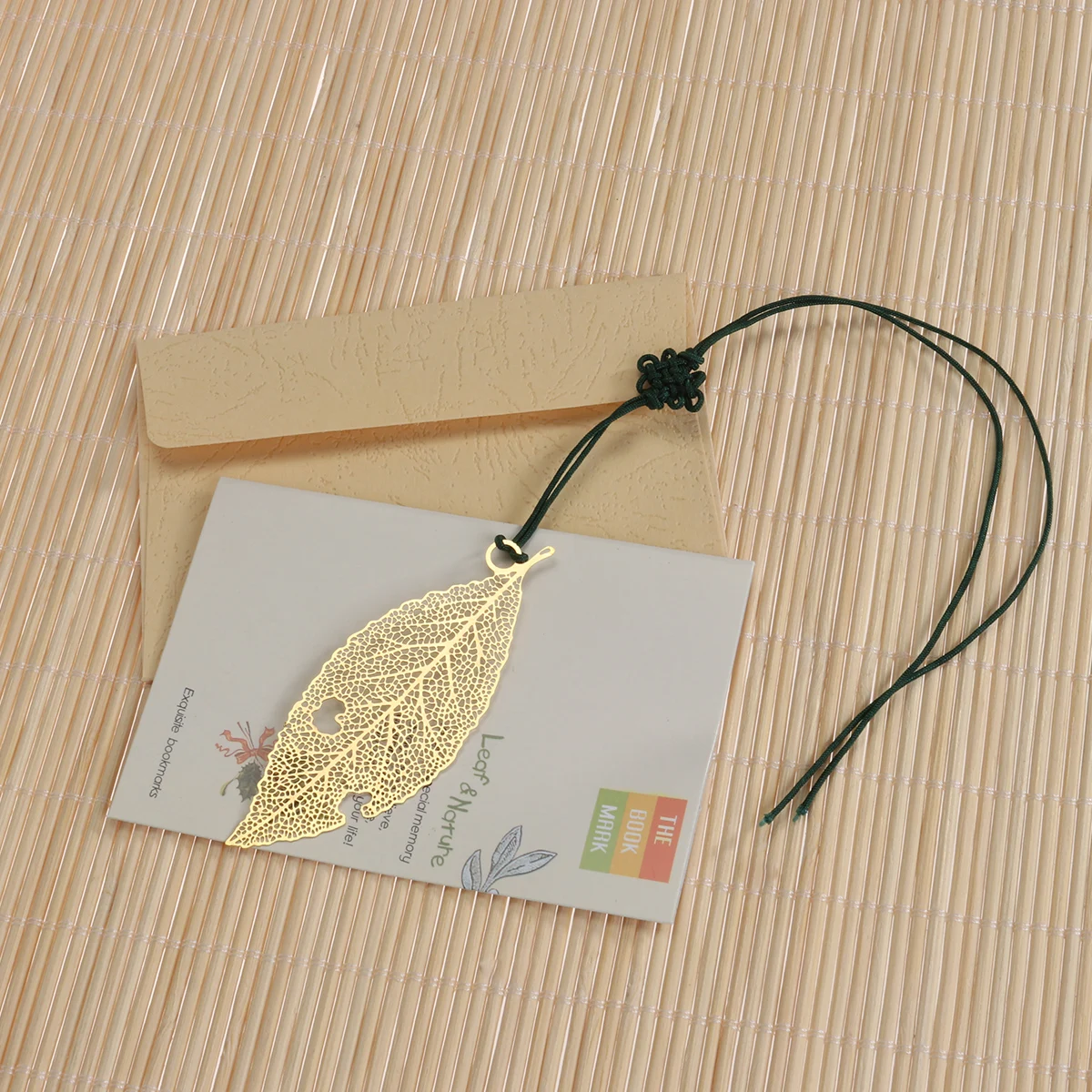 

4 pcs Metal Leaf Bookmark Golden Tassel Vein Bookmarks for Books Maple Leaves Envelope Lightweight Proper Size Gifts Readers