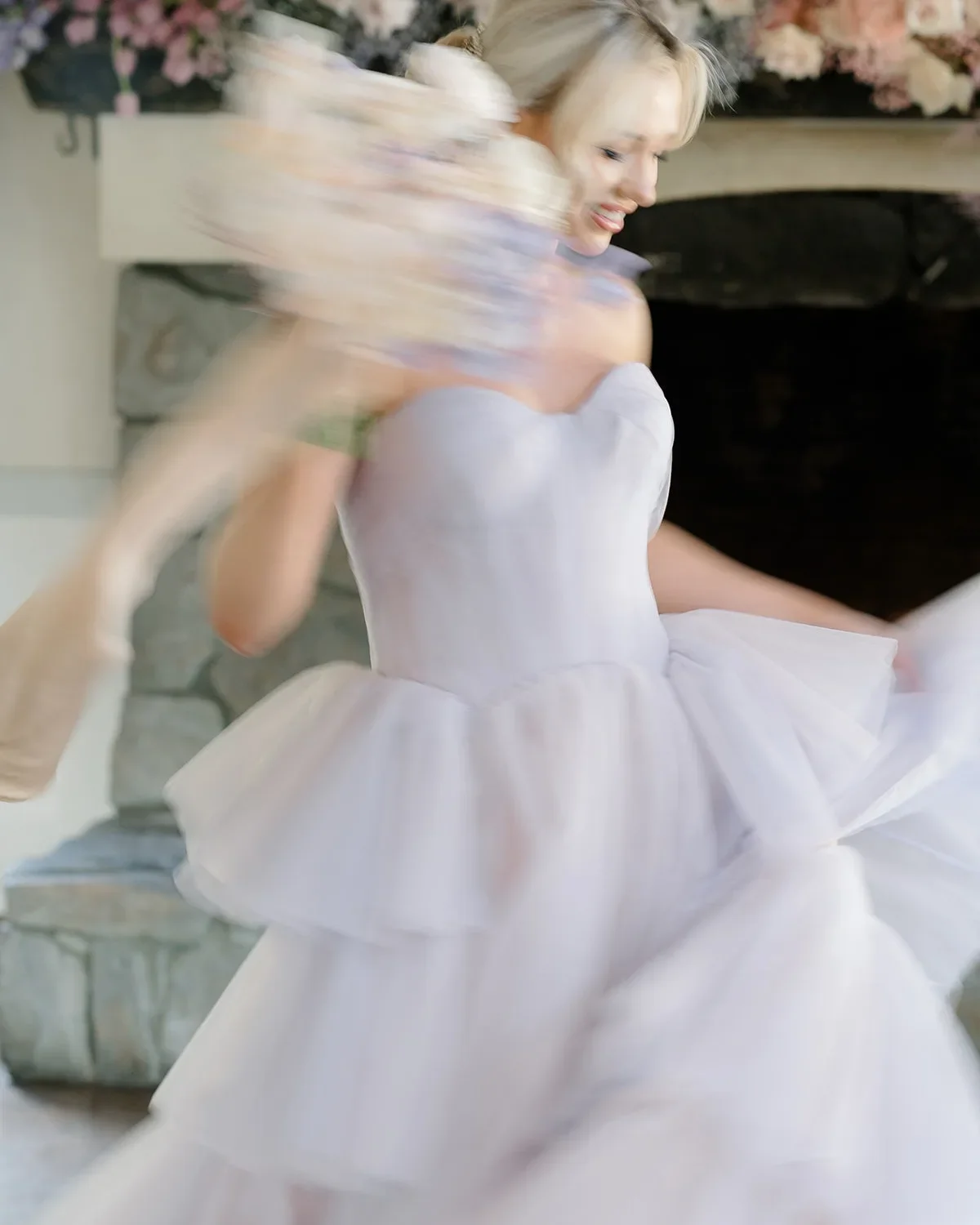 Elegante luz lilás em camadas vestidos de casamento sem alças em camadas tule vestido de noiva até o chão vestidos de baile