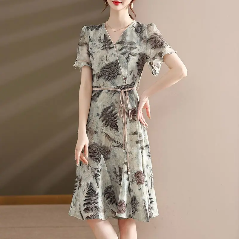 

2025 Summer New Women's Dress Loose Commuter Printed V-neck High Waist Strap A-line Skirt