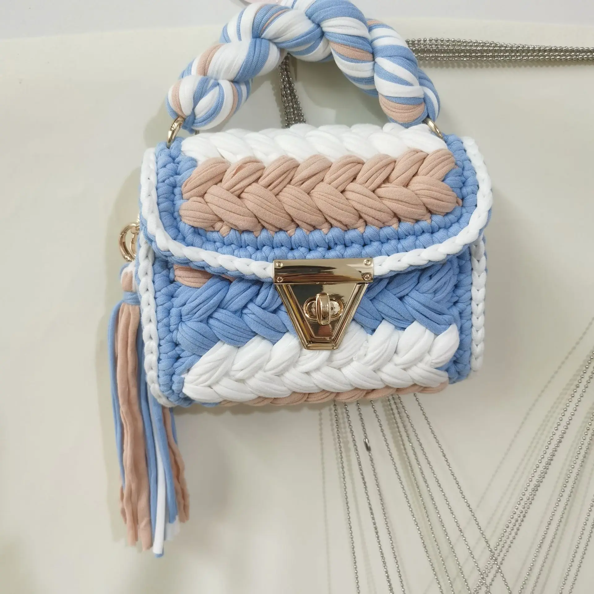 手織りヒョナと同じ完成品、布ストリップバッグ、レディースメッセンジャーバッグ、チェーンハンドバッグ。