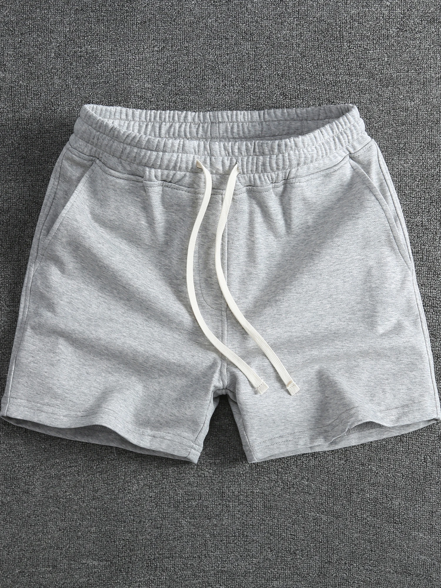 

Летние мужские эластичные шорты длиной три четверти, повседневные американские серые спортивные брюки для фитнеса и бега, модные универсальные молодежные шорты