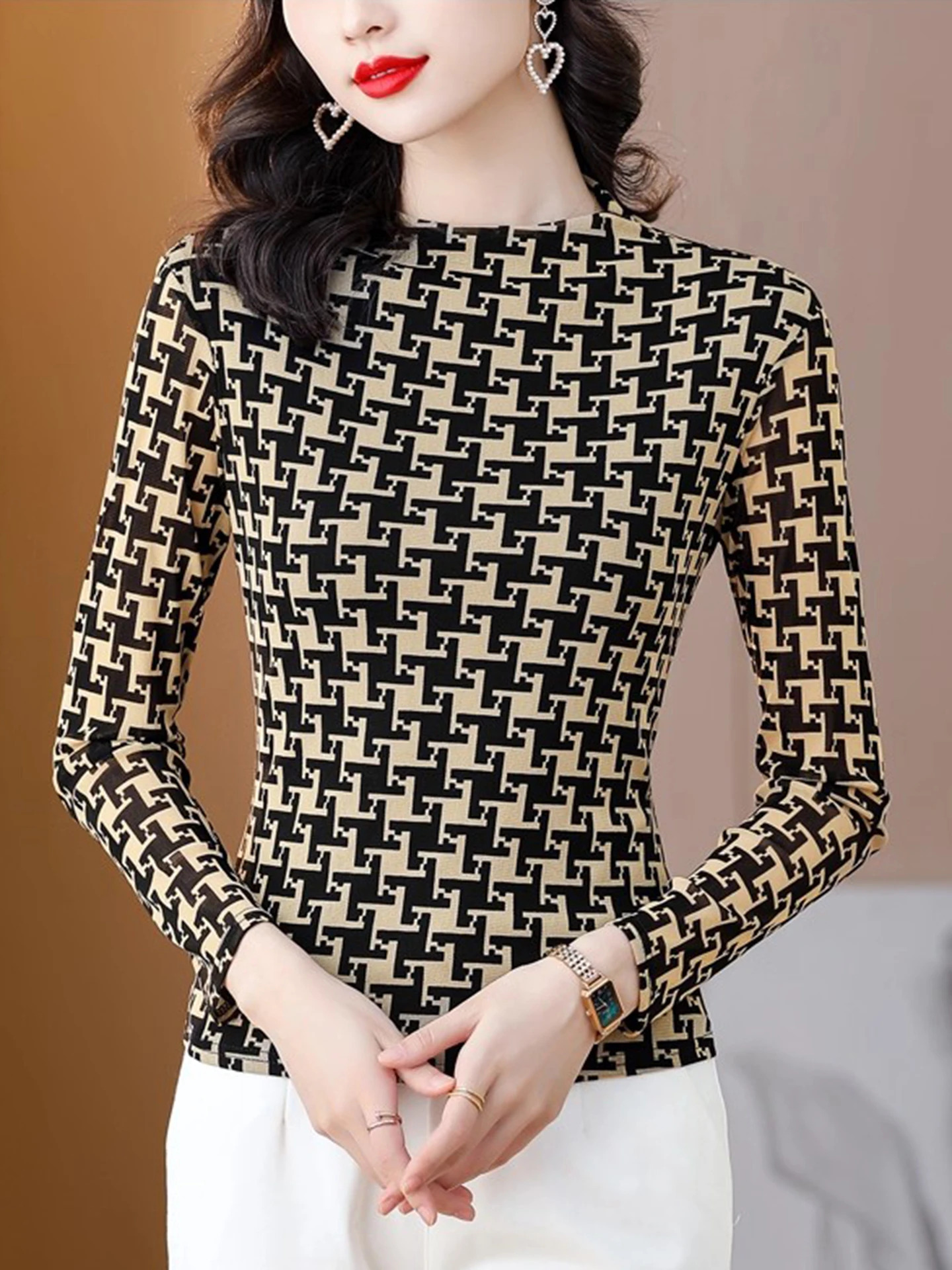 

Young and fashionable autumn outfit, new high-end stretch mesh plaid base shirt, women's age reducing and slimming versatile T-s