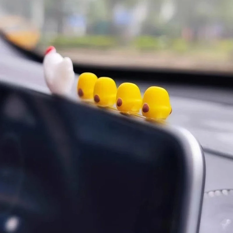 12PCS Cute Mini Chicken Car ornamenti decorativi Car Center Console specchietto retrovisore decorazione cruscotto auto decorazione