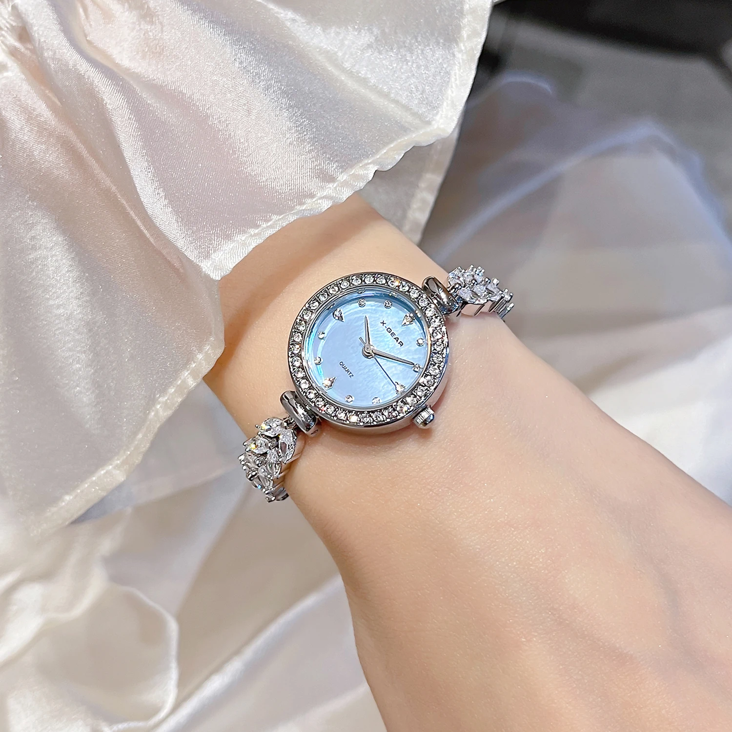 X-GEAR Watch Woman Fashionable Mermaid Tail Strap Watch Waterproof Quartz Wristwatch for Students Simple  Exquisite Gift