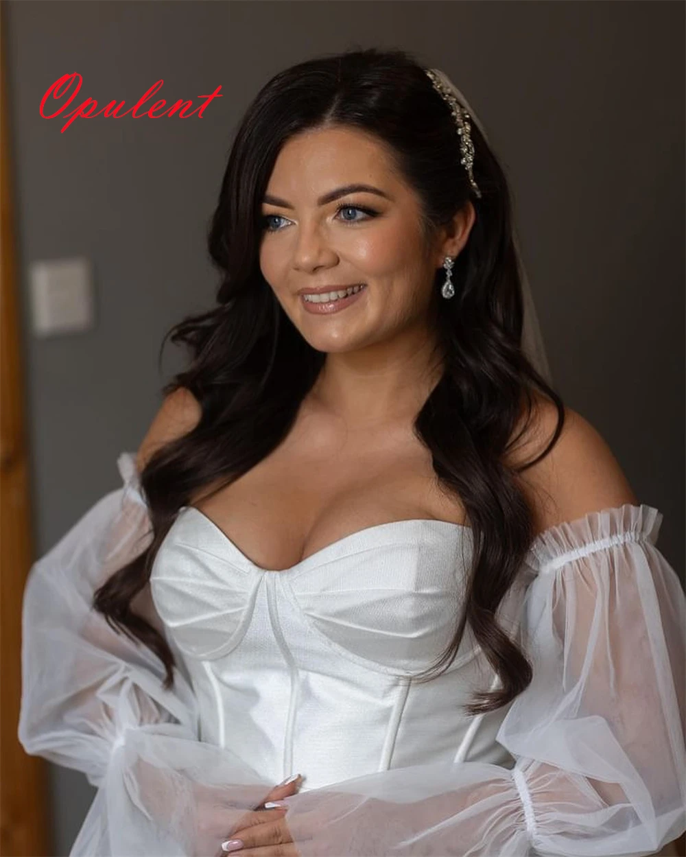 Customized White Tulle Wedding Dress Elegant Strapless Detachable Sleeve Long Sleeves Bridal Gowns Chapel Train Backless Dress