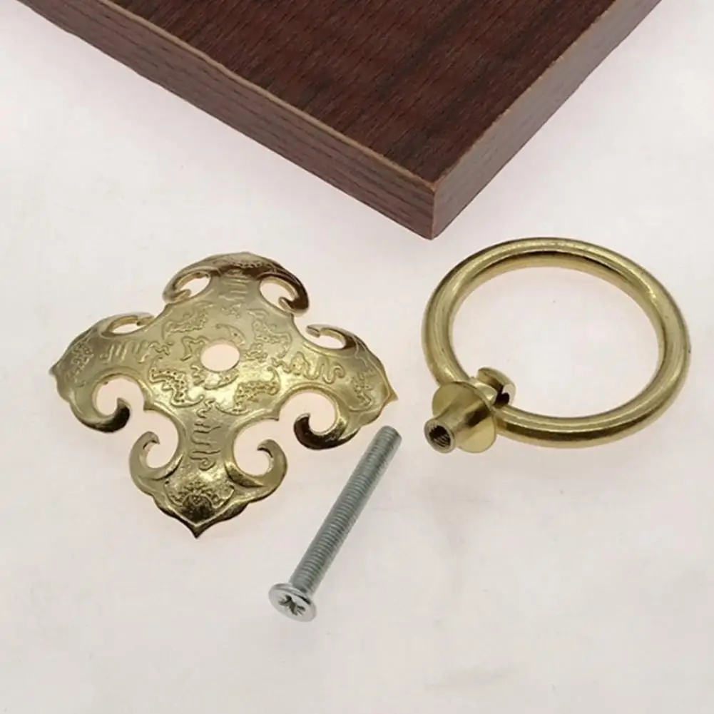 

Прочные дверные ручки в винтажном стиле из латуни; подчеркивают красоту любого традиционного или современного пространства