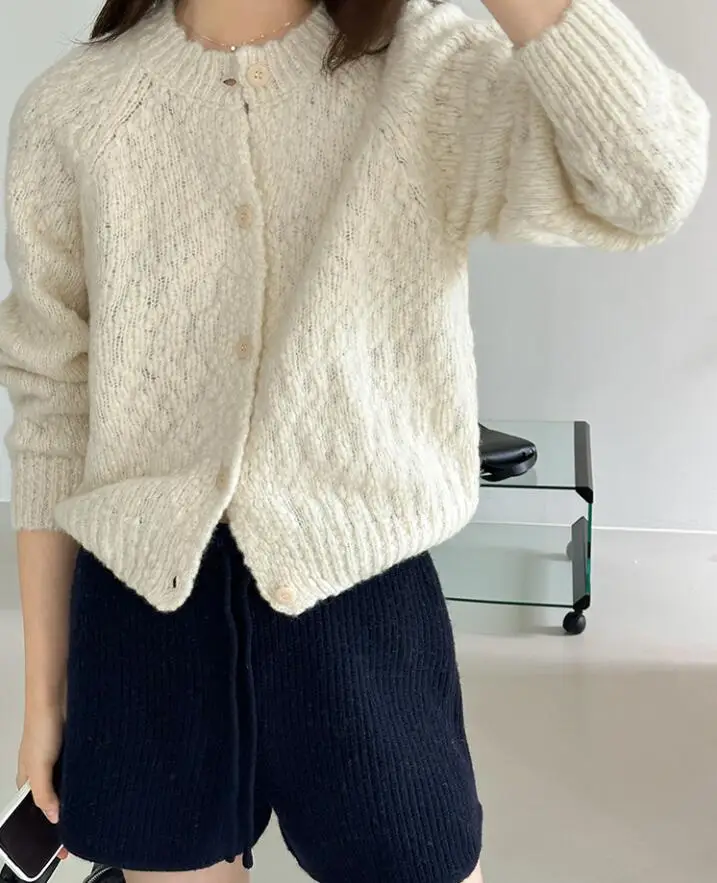 Autumn and winter women\'s casual solid color round neck long sleeved loose cardigan sweater