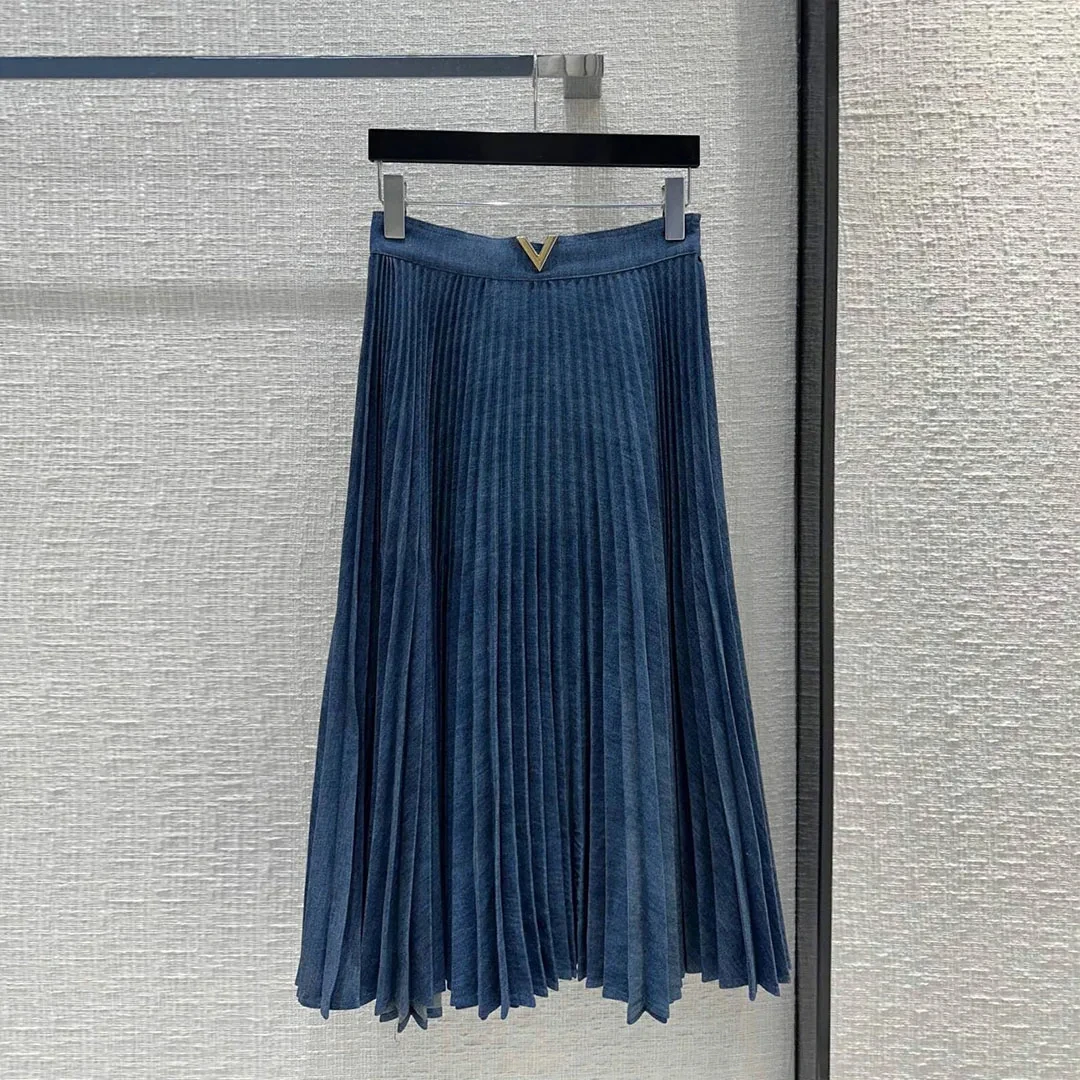 2024 Fashion Washed Blue Denim Pleated Long Skirts Womens High Waist Metal Decoration Vintage Skirt