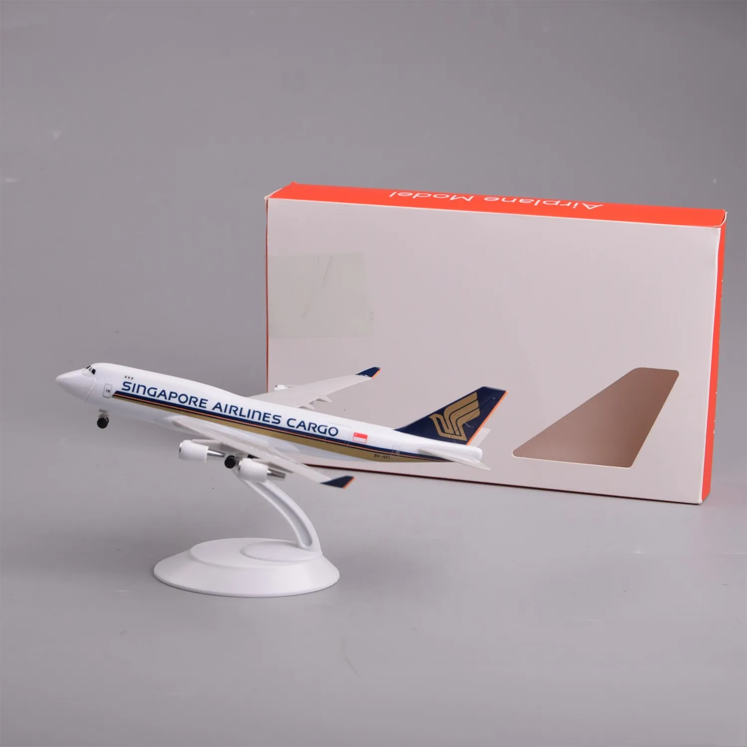 20cm Singapore B747 Cargo Airplane Model Kit Cabin Door Openable with Stand For Collections Displays or Boys And Adult Gift