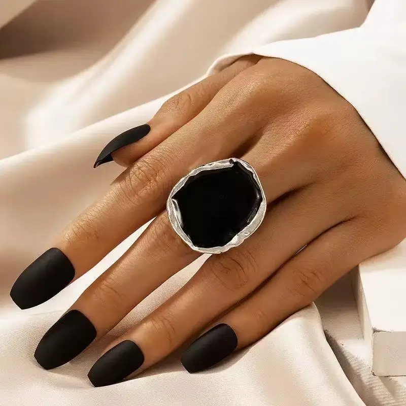 1PCS Simple and Elegant Bohemian Metal Big Black Stone Ring for Men and Women Charm Oil Drop Large Joint Ring Gothic Party Wear