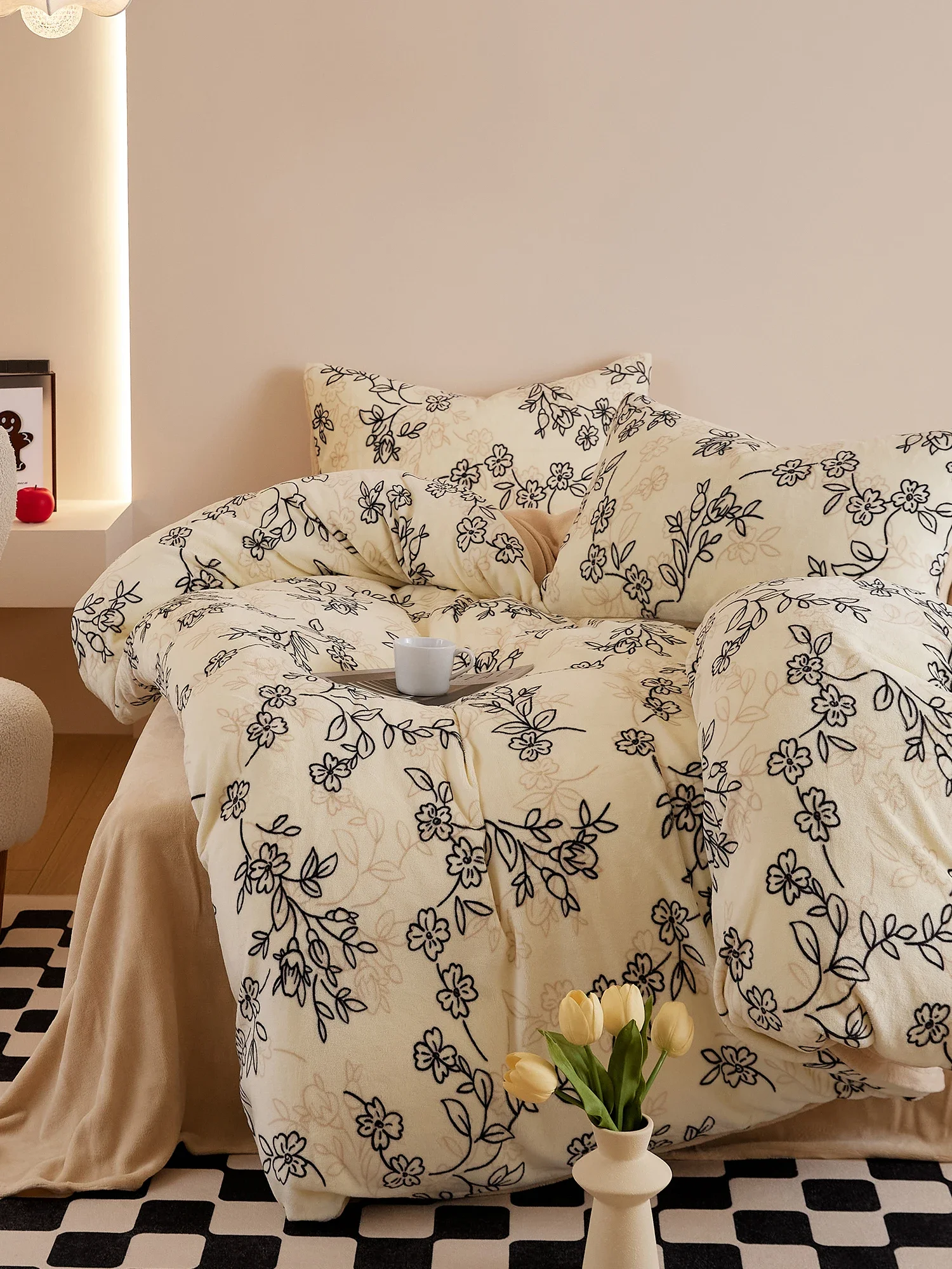 

230G printed milk fleece three or four-piece set, fresh small floral bed sheet quilt cover