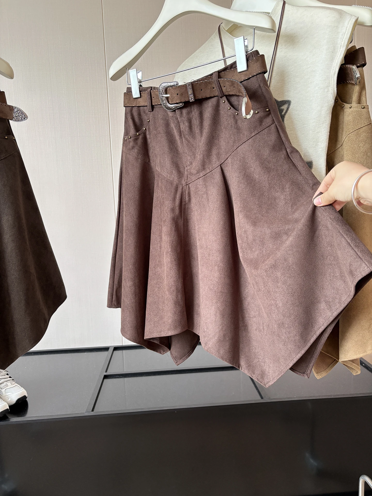 DIYI Women's Mid-Length Asymmetric Skirt Suede Velvet Brown Fall Trendy High Waist Polyester Fiber Standard Edition Skirt