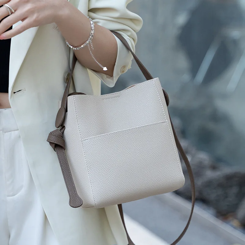 

Luxury Versatile Cowhide Shoulder Genuine Leather Women's Crossbody Handbag Arge Capacity Commuter Bucket Bag