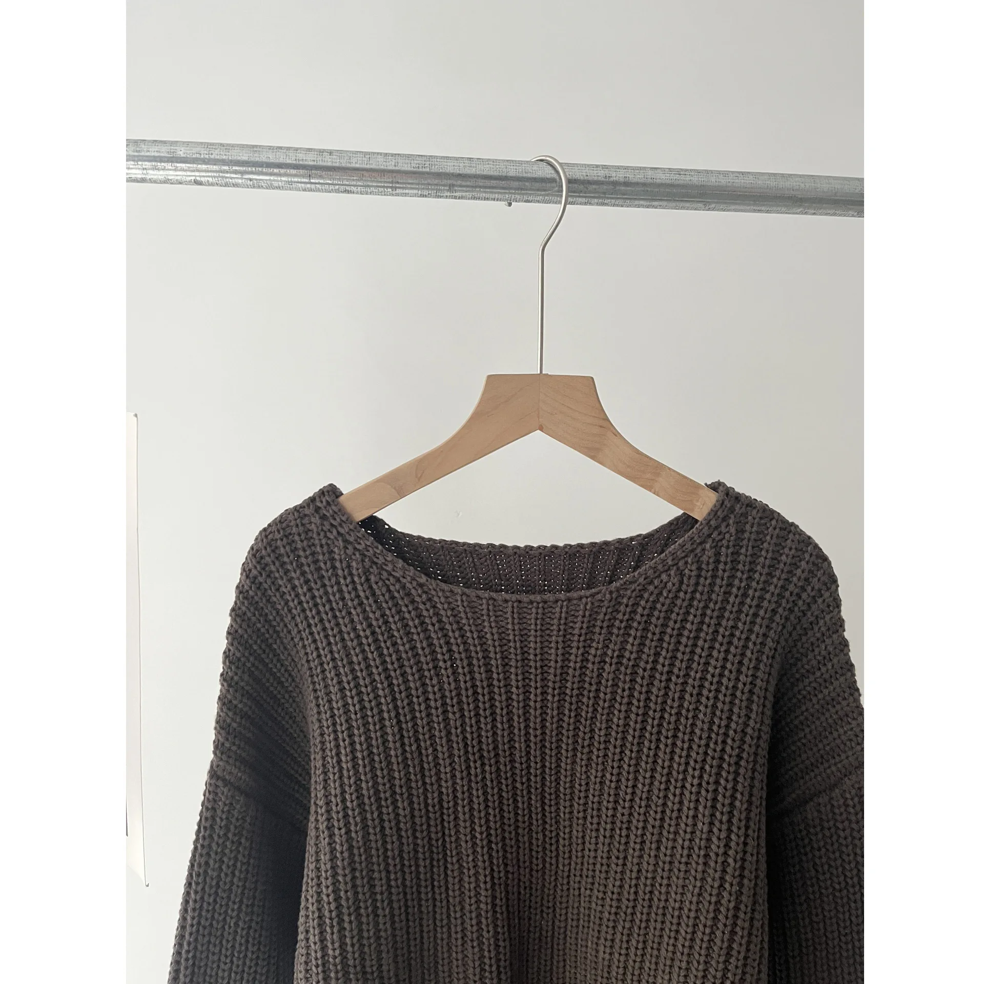 Women's casual lazy wind relaxation retro brown round neck long-sleeved knitted sweater 16A