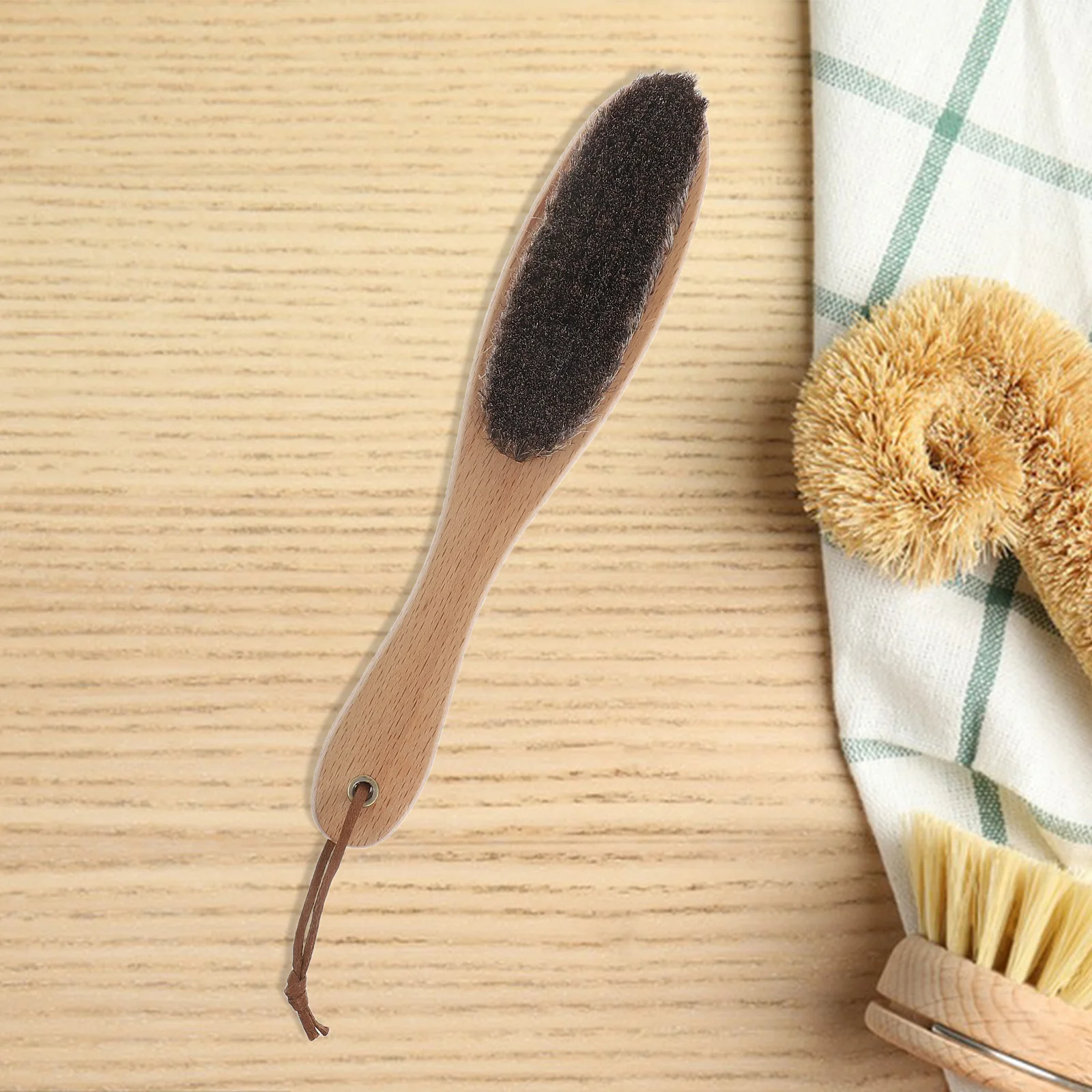 فرشاة ناعمة من شعر الخيل مع مقبض خشبي، أداة إزالة الغبار، أداة تهذيب الجسم خفيفة الوزن ومحمولة للعناية بالحيوانات الأليفة