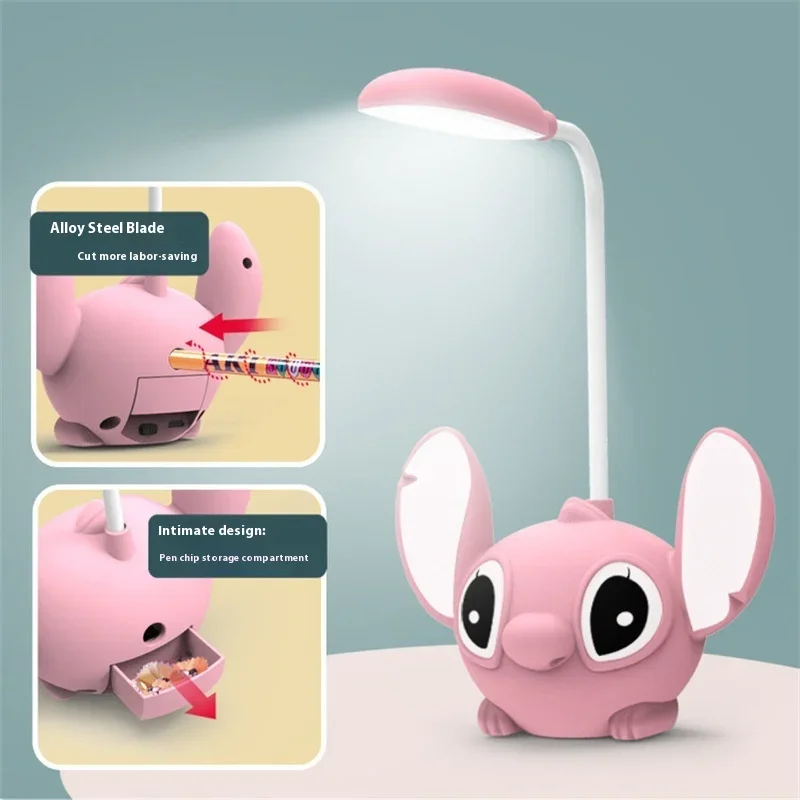2026**** ديزني Kawaii غرزة LED لمبة مكتب مع مبراة قلم رصاص قابلة للطي USB قابلة للشحن لطيف ضوء هدية لزملاء الدراسة
