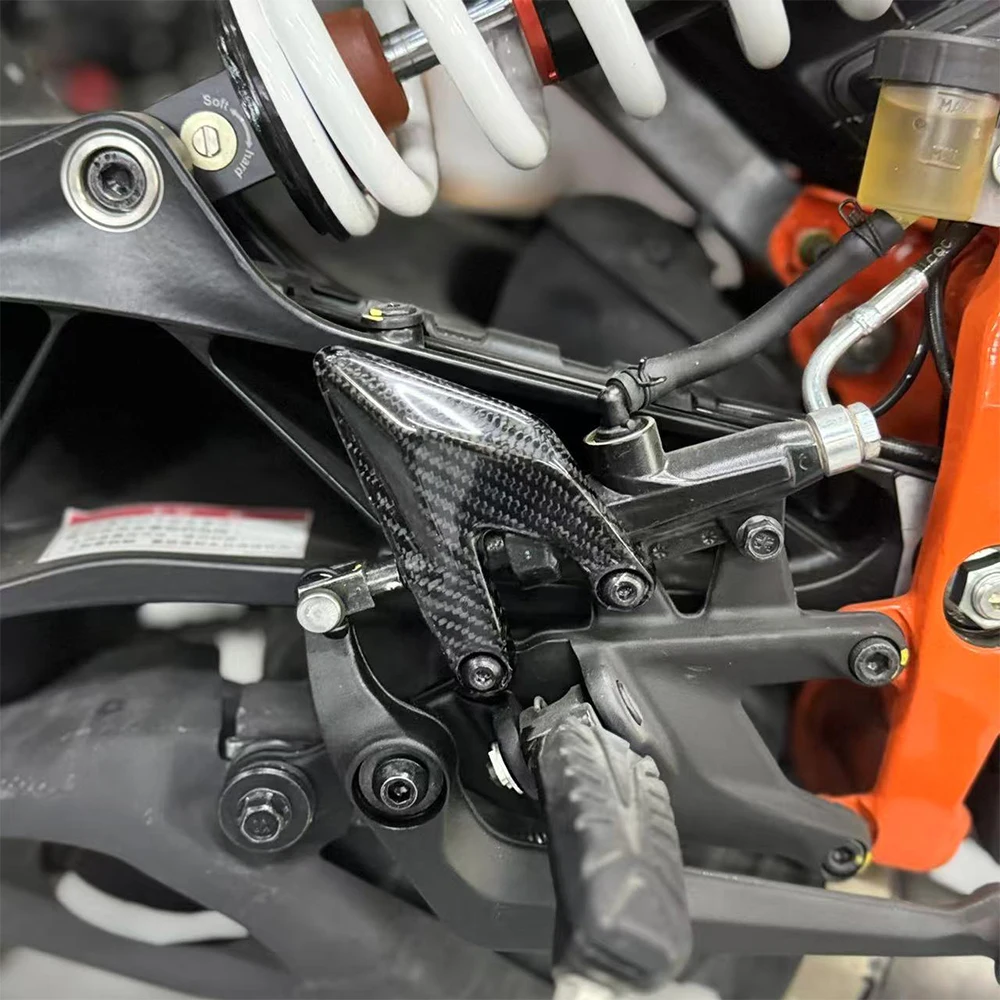 

Suitable FOR KTM Duke 390 - Carbon Fiber Motorcycle Accessories: Front and Rear Footpeg Guards (2024-2025)