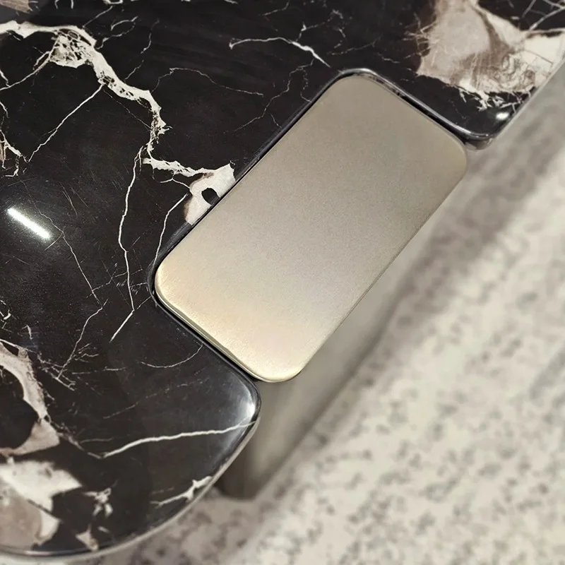 Italienischer minimalistischer quadratischer Marmor-Couchtisch für große Wohnung