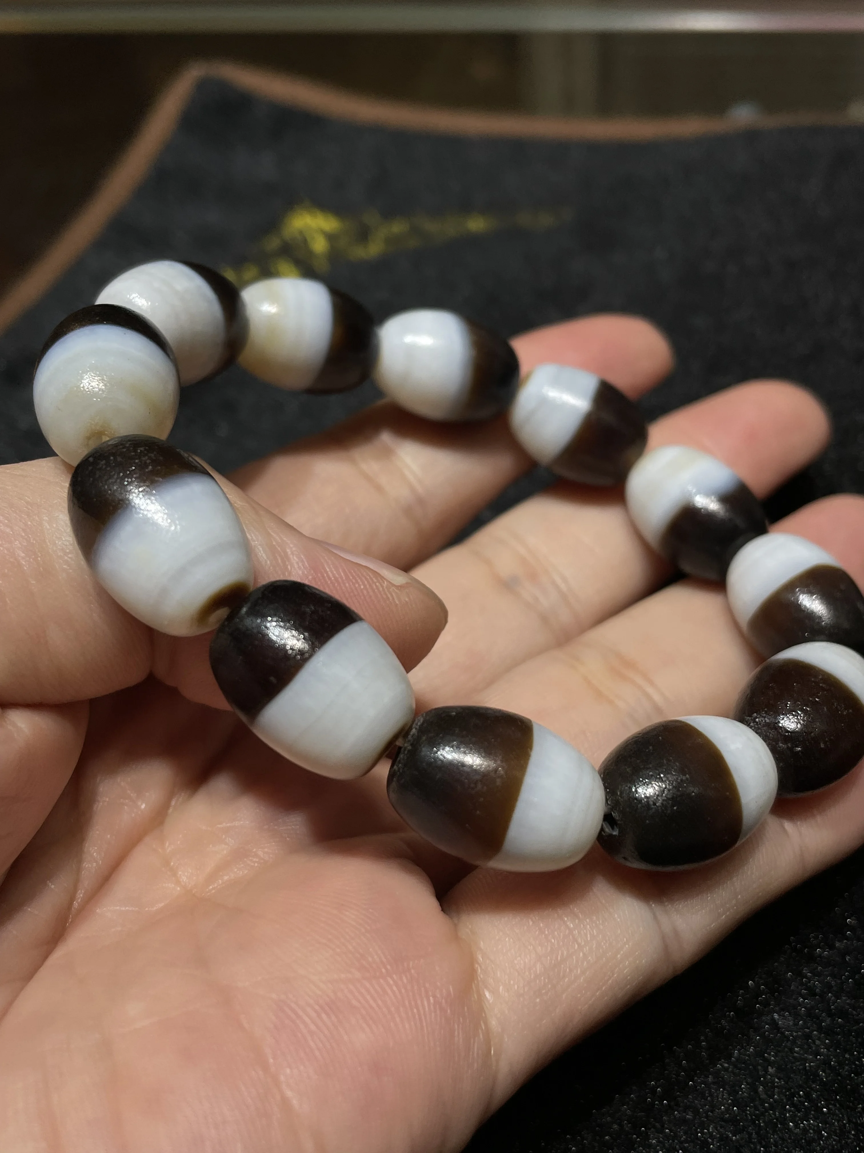 

Energy Tibetan Old Agate Natural Silkworm Line Yin Yang Healer Medicine dZi Bead L Bracelet Men 2022 Amulet Timestown UPD18