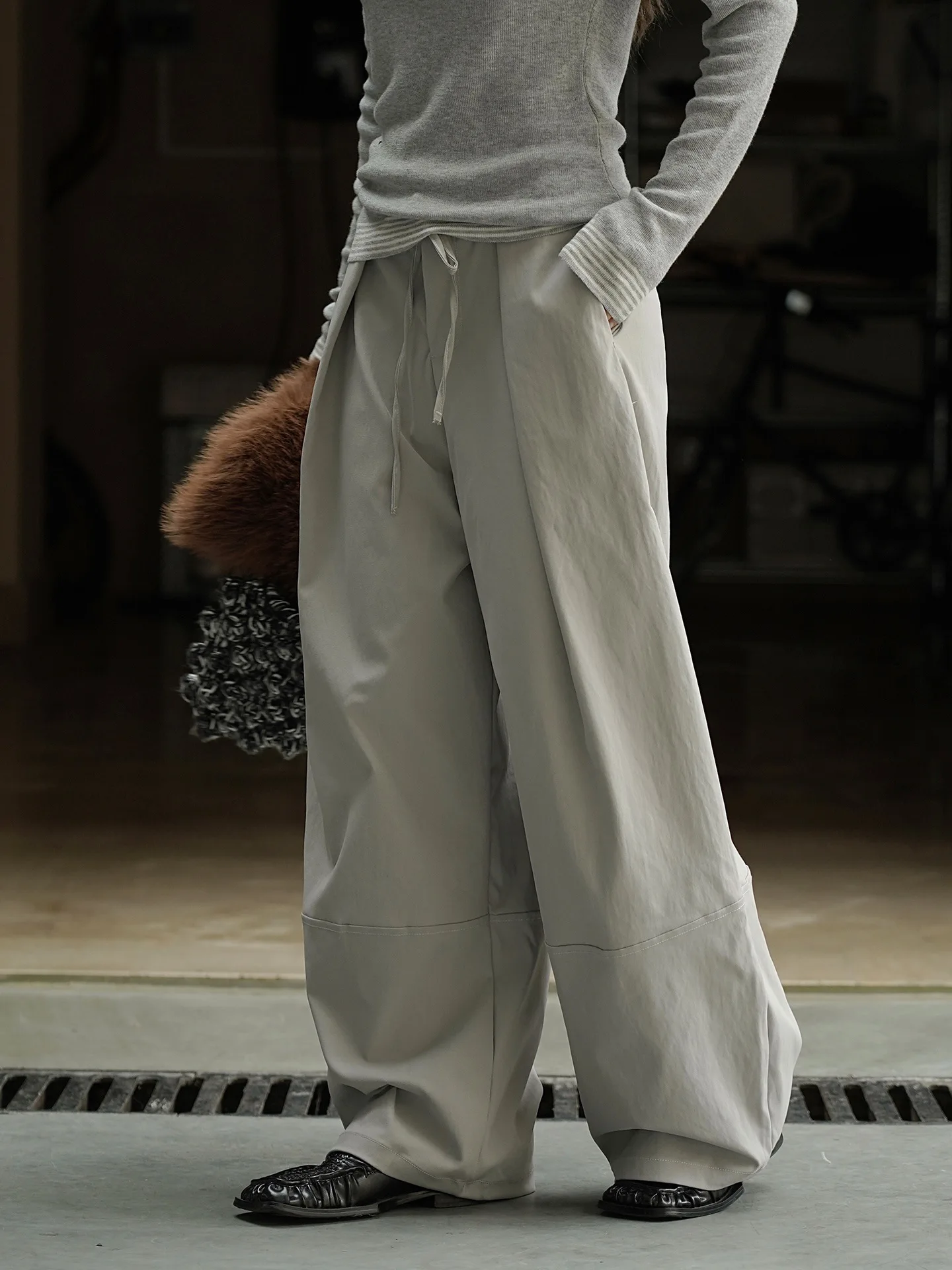 레트로 스타일의 하이웨이스트 플리츠 캐주얼 팬츠, 여성을 위한 루즈핏 디자인