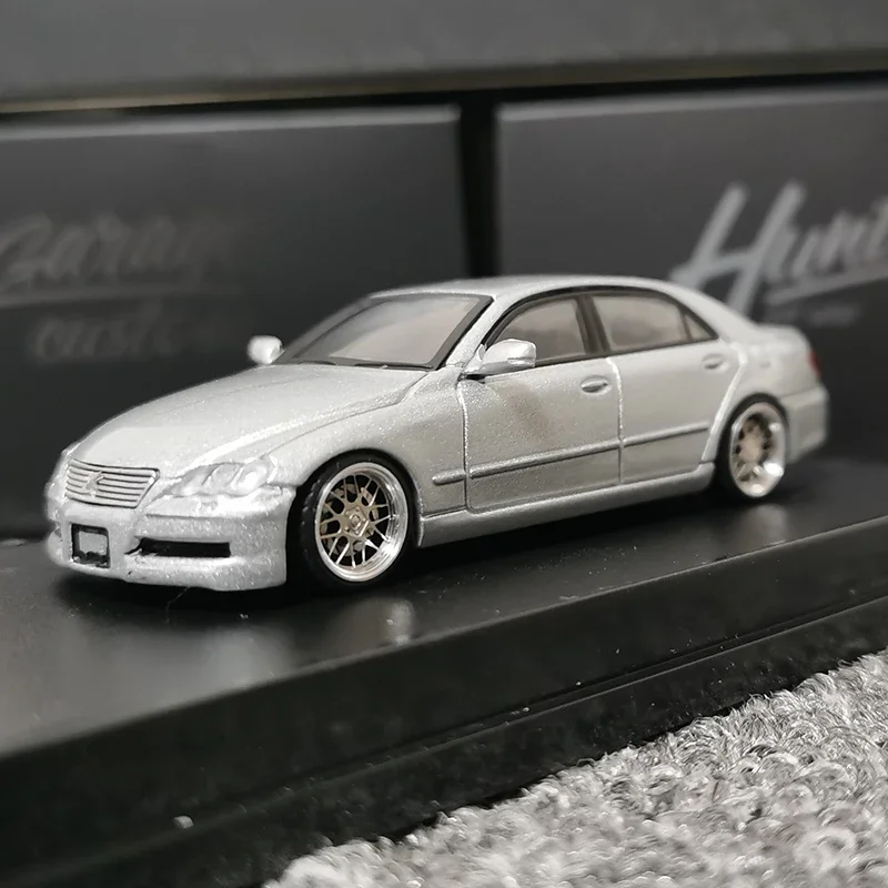 Diecast Alloy Simulação Car Model Toy, Ornamento Colecionável, Escala 1:64