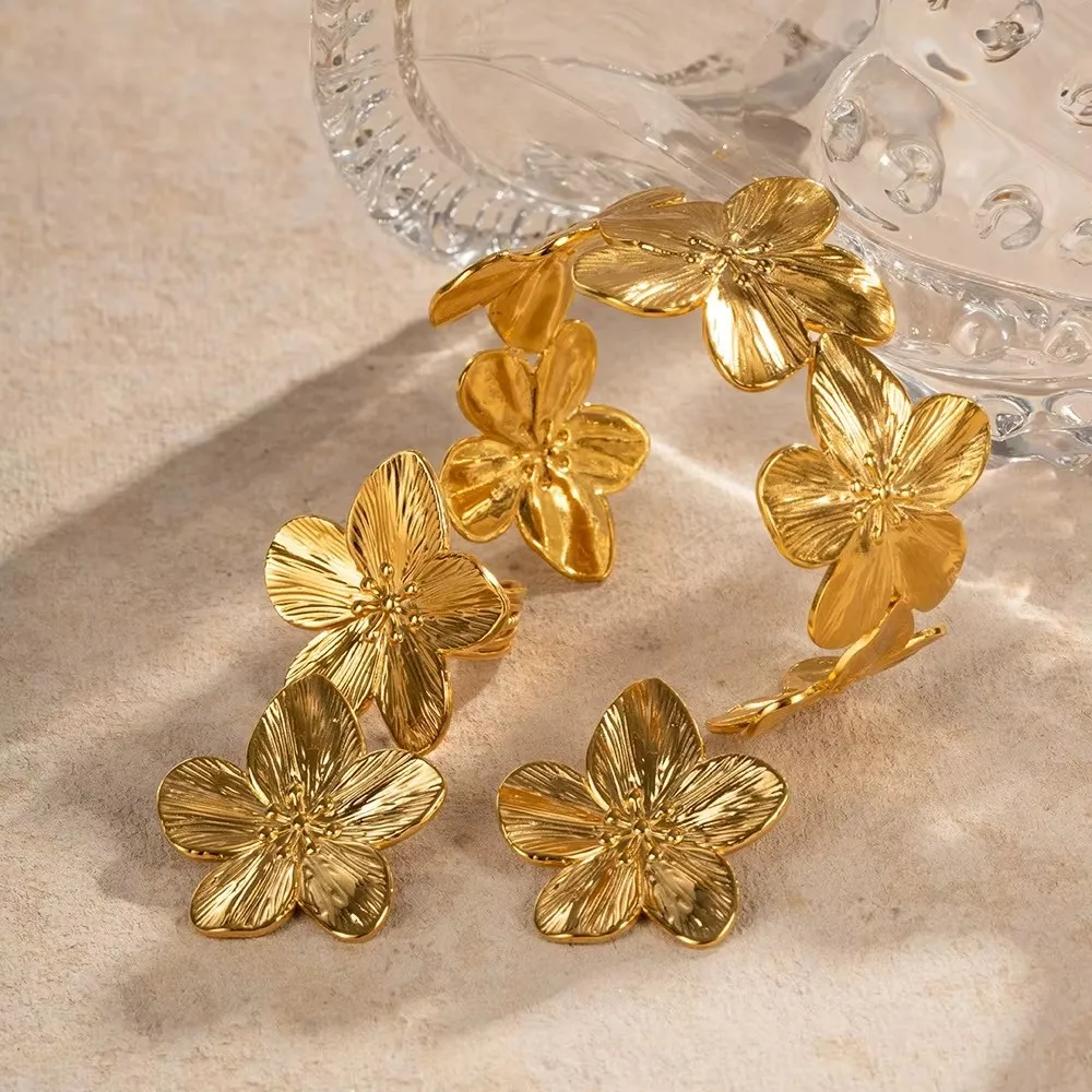 Classical Elegant Flower Decorative Bracelets Suitable For Women To Wear Fashionable Jewelry For Summer Travel