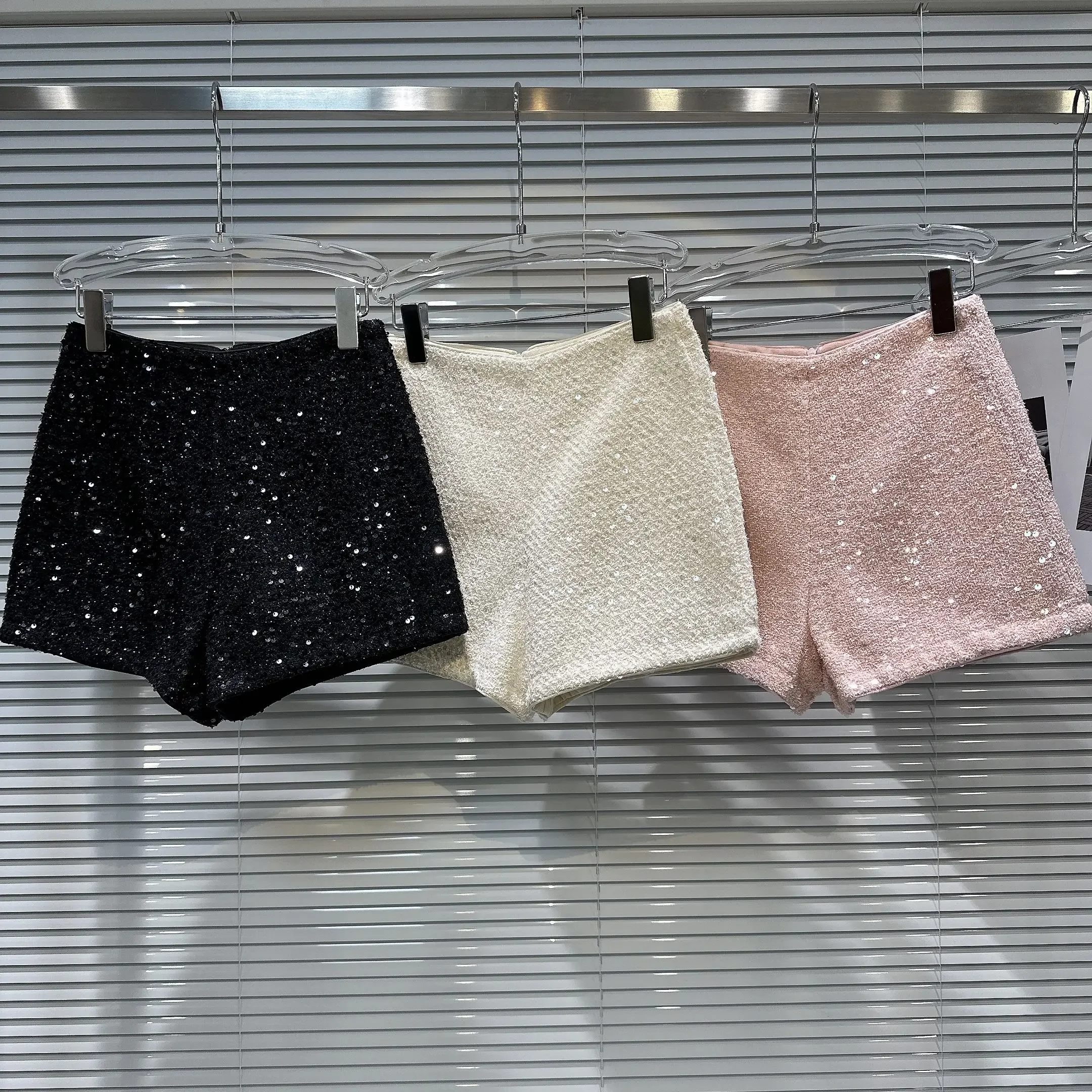 

Internet Celebrity Same Style 2024 Autumn New Dark Hot Girl Sequined Tweed Solid Color Slim Straight Three-point Shorts