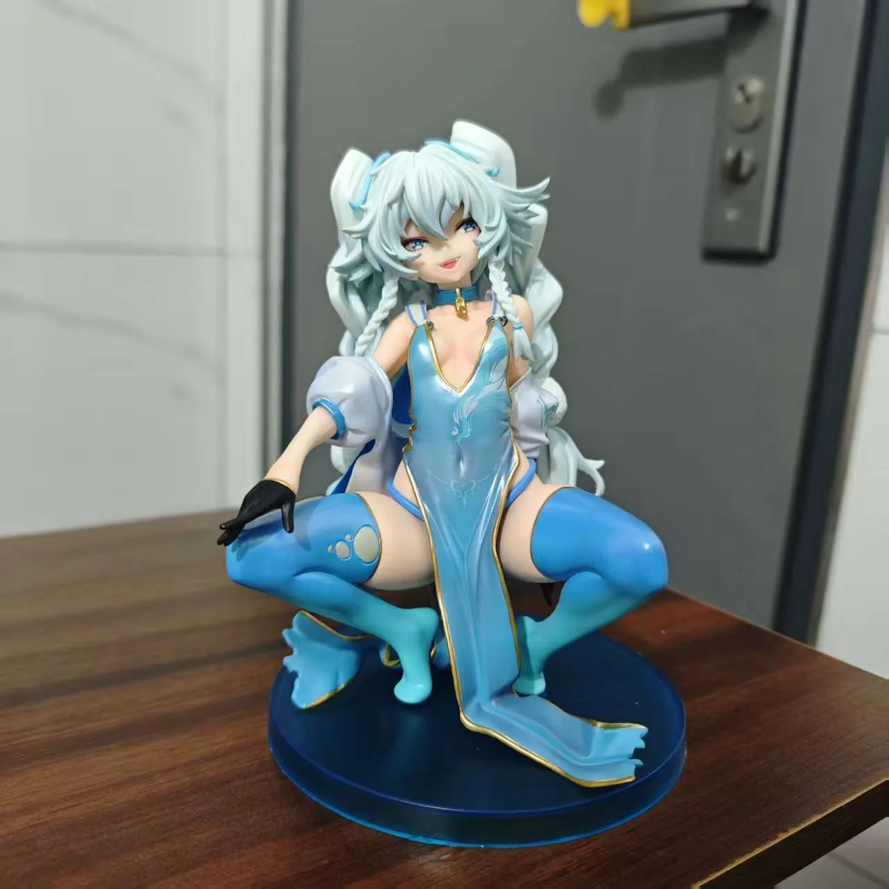 

Новая аниме-фигурка Girl Frontline Kingfisher Mei в позе приседающей девушки с двумя хвостами, милая двухмерная модель, украшение для интерьера, игрушка, подарок