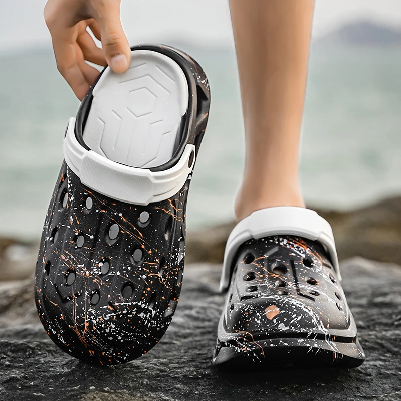 

Креативные летние новые трендовые удобные нескользящие легкие и модные популярные мужские уличные пляжные тапочки