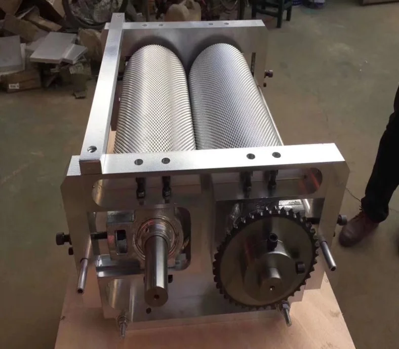 Automatic Comb Foundation Machine Roller 750mm Beeswax Embossing Roller Beekeeping Tool for Home Use Retail New Condition 1 Year