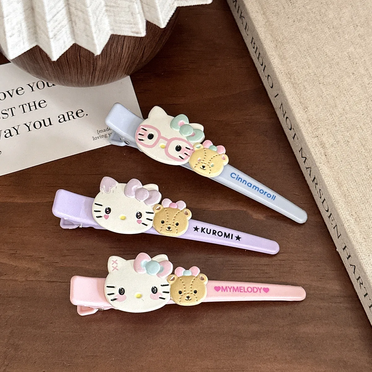 サンリオ ハローキティ ヘアクリップ かわいい女の子用ヘアアクセサリー 子供と赤ちゃん用 愛らしいアニメ漫画ヘアクリップ ホリデーギフト