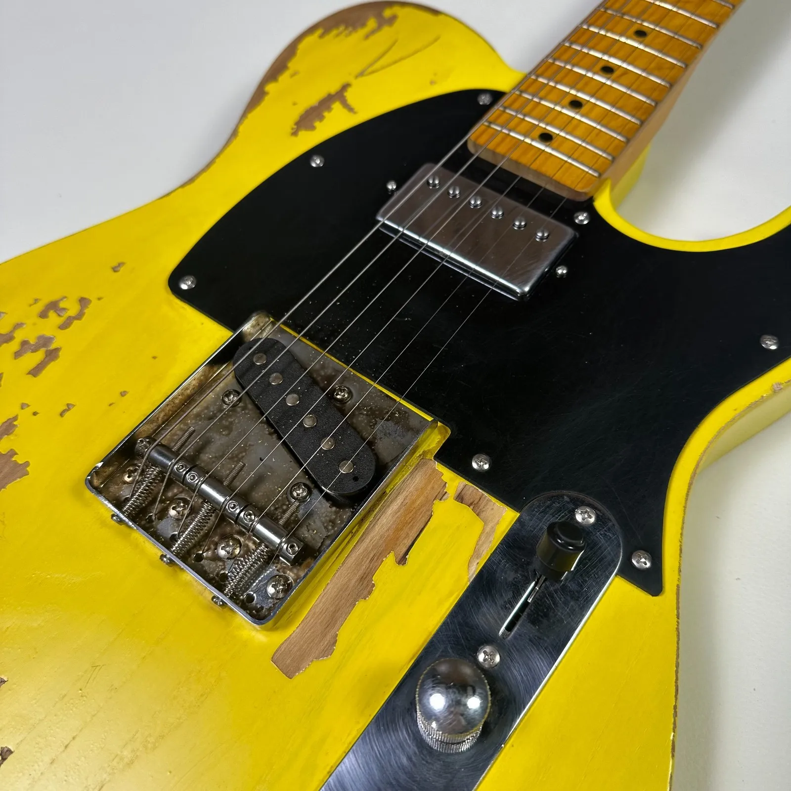 2025 old Guitar Alder Body Maple Fretboard Yellow Color