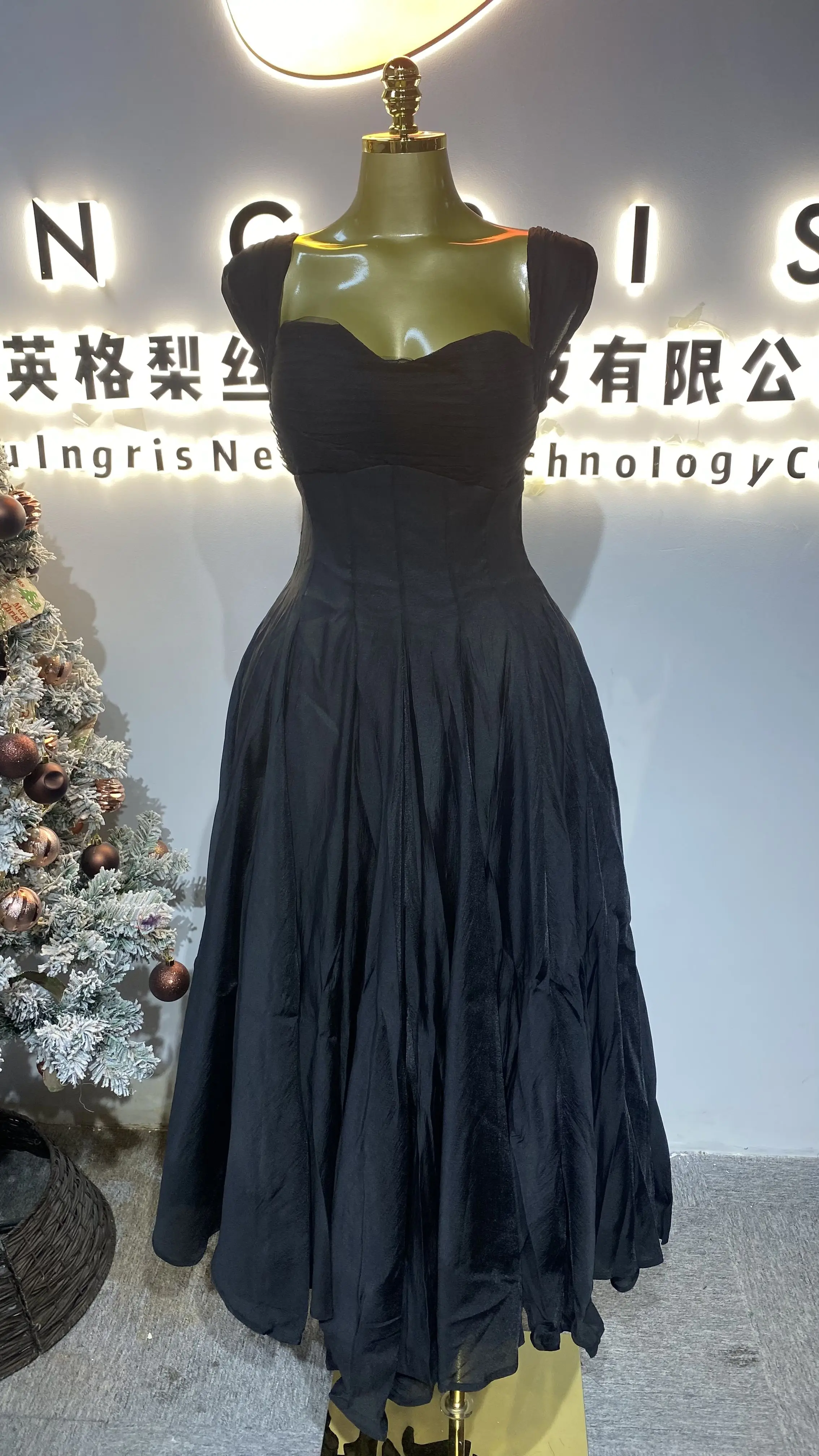 

2026 New Retro European and American Style High-Waisted Mesh Slim Fit A-Line Sleeveless Midi Dress for Women-GZXX740