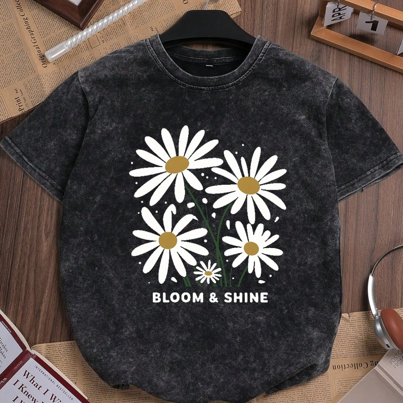 Men'S Fashion Casual Piece Features A Stylish Vintage Wash with Daisy Pattern Accented Must-Have Fashion Summer Vintage T-Shirt