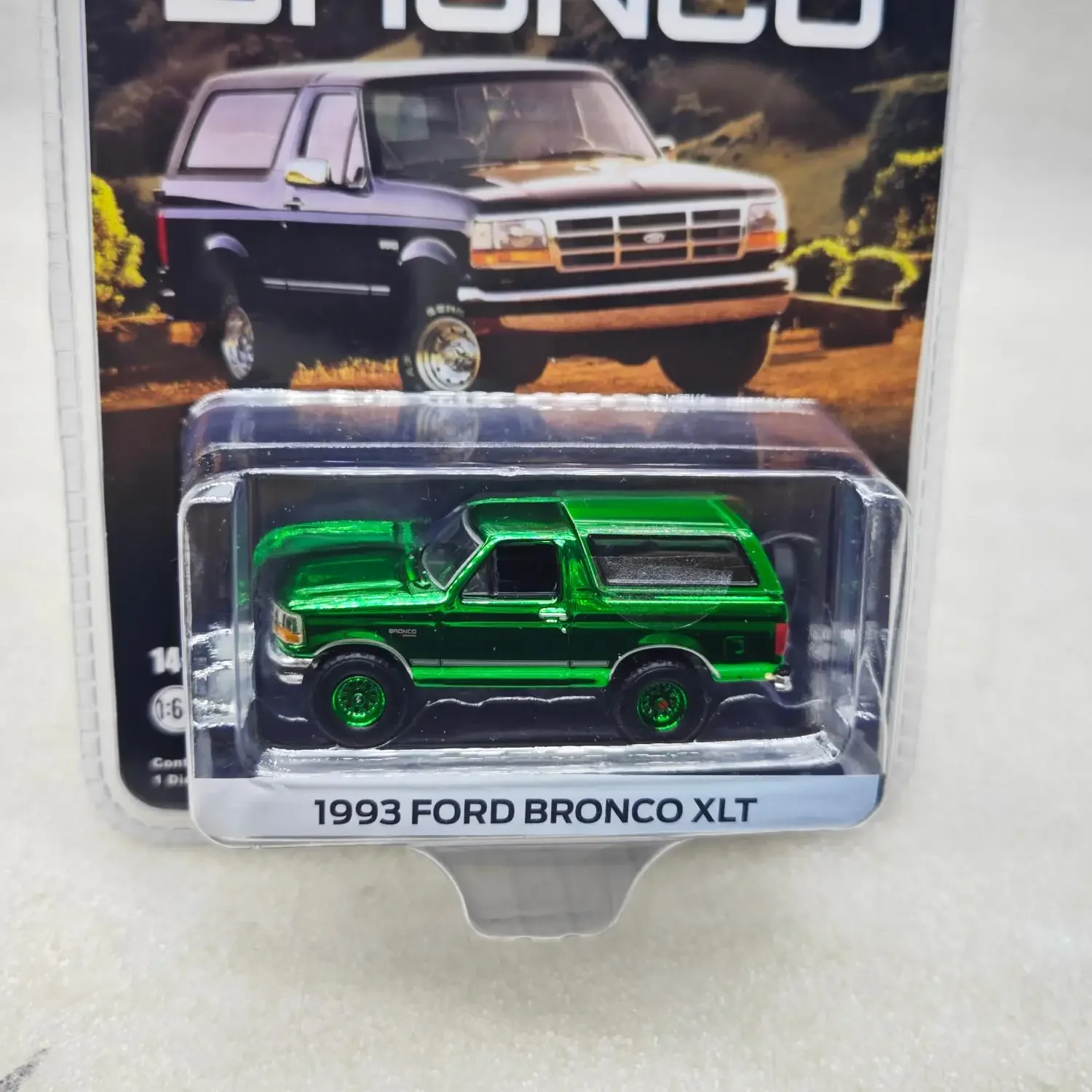 

GreenLight 1:64 1993, Ford Bronco XLT, имитация микромобиля из сплава, подарочная игрушка