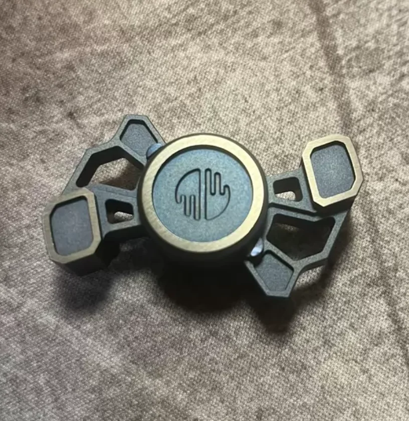 Used EDC Metalhorn fk titanium alloy spinner Fingertip gyroscope Decompression toys