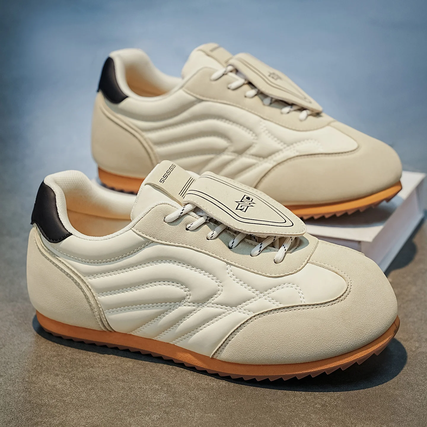 Men's Casual Sneakers Retro Vintage Court Shoes Lace Up Low Top Gum Sole Daily Commuter Walking Shoes Cream White Black