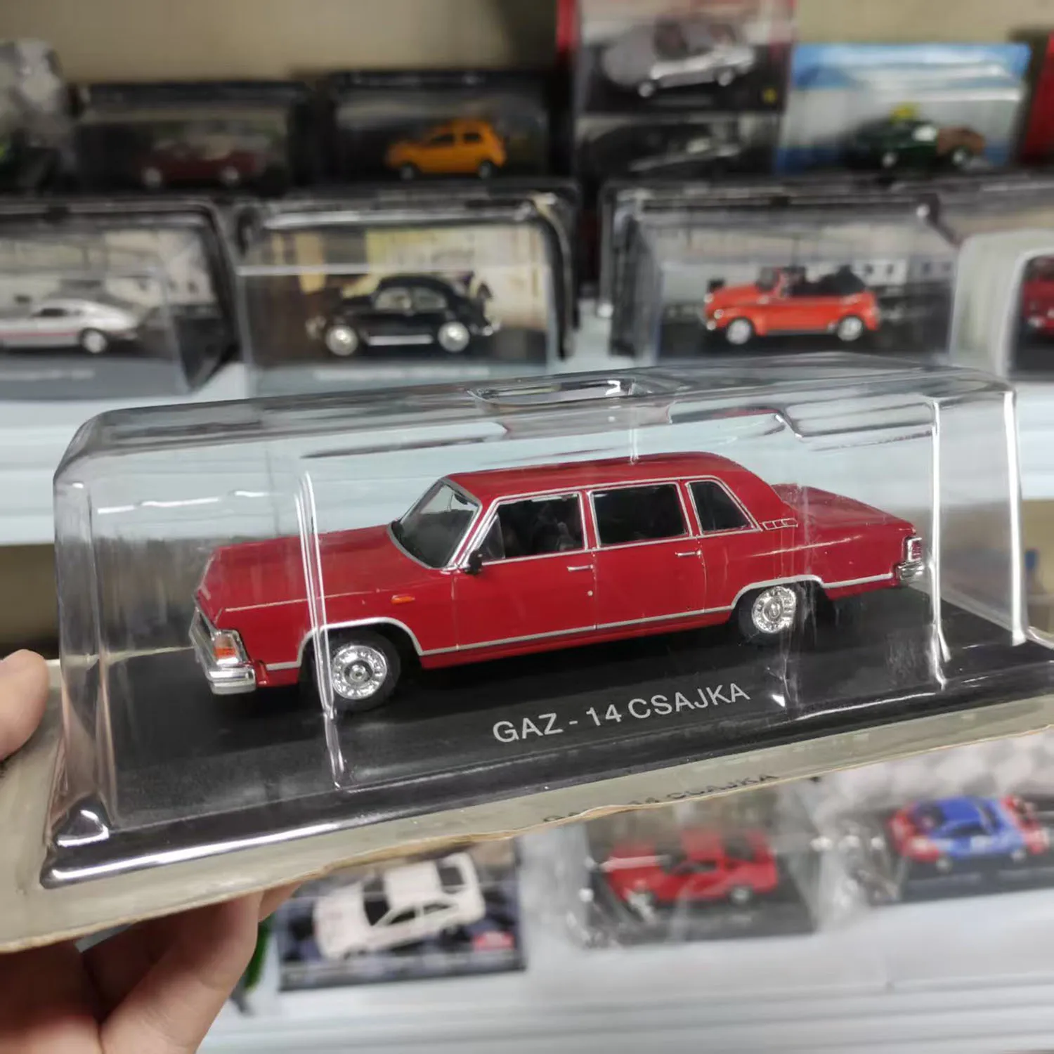 Литая под давлением модель автомобиля из сплава IXO в масштабе 1:43 GAZ-14 CSAJKA Литая под давлением модель автомобиля из сплава IXO в масштабе 1:43 GAZ-14 CSAJKA