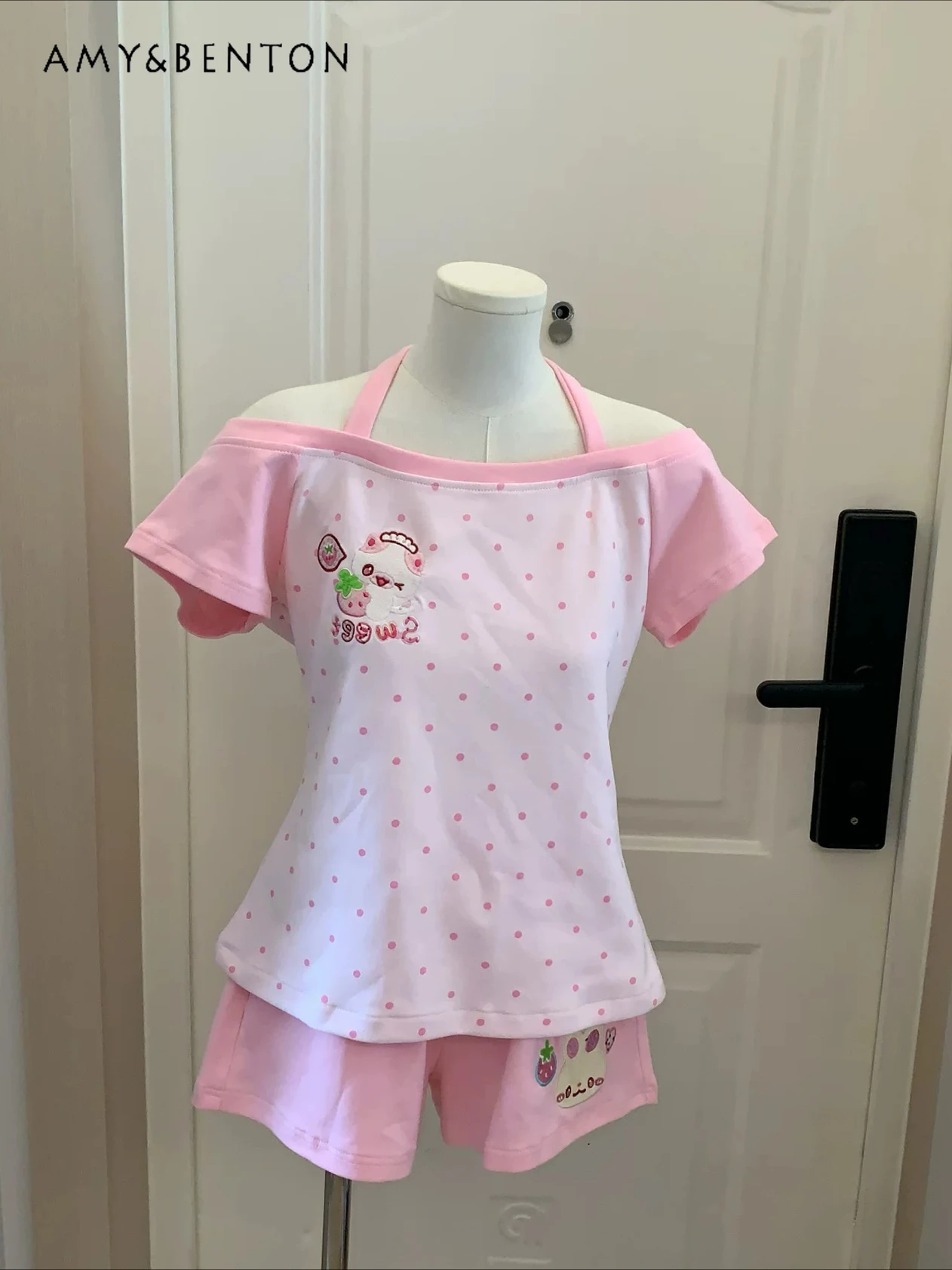 

Cute Polka Dot Strawberry Embroidered Halter Pink Shorts Sets Summer New Sweet Girl Off Shoulder Slim Top Casual Hot Girl Sets