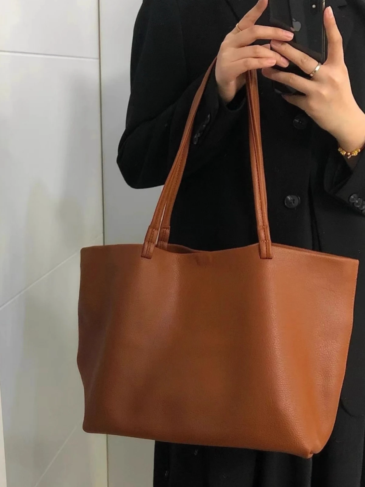 

Faionable большая сумка через плечо из мягкой кожи Capaci, женская большая сумка, гонконгский диск, новинка 2025 года, пригородная сумка Sle