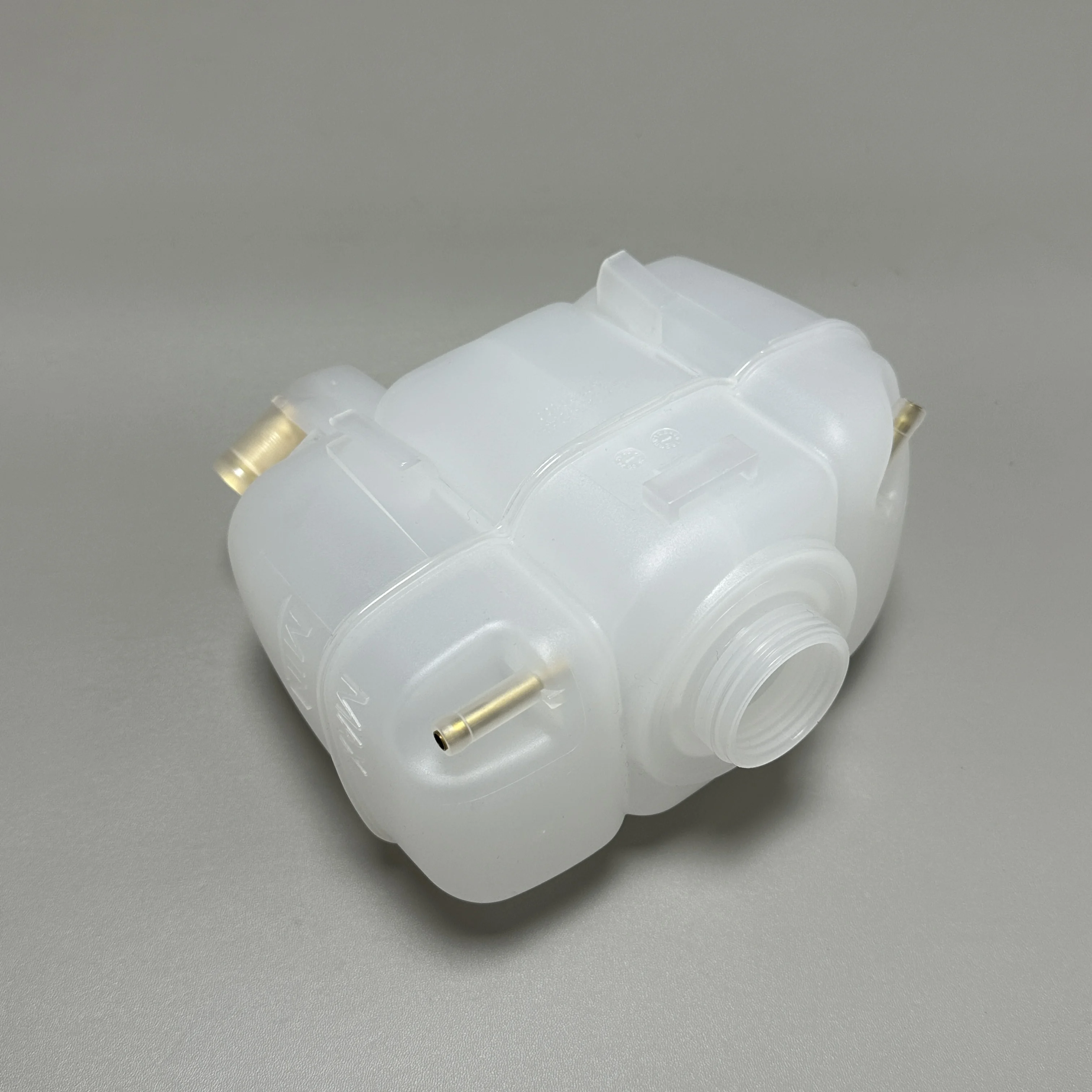 30760100 engine water tank auxiliary kettle antifreeze water tank for VOLVO XC90 S80 V70 S60
