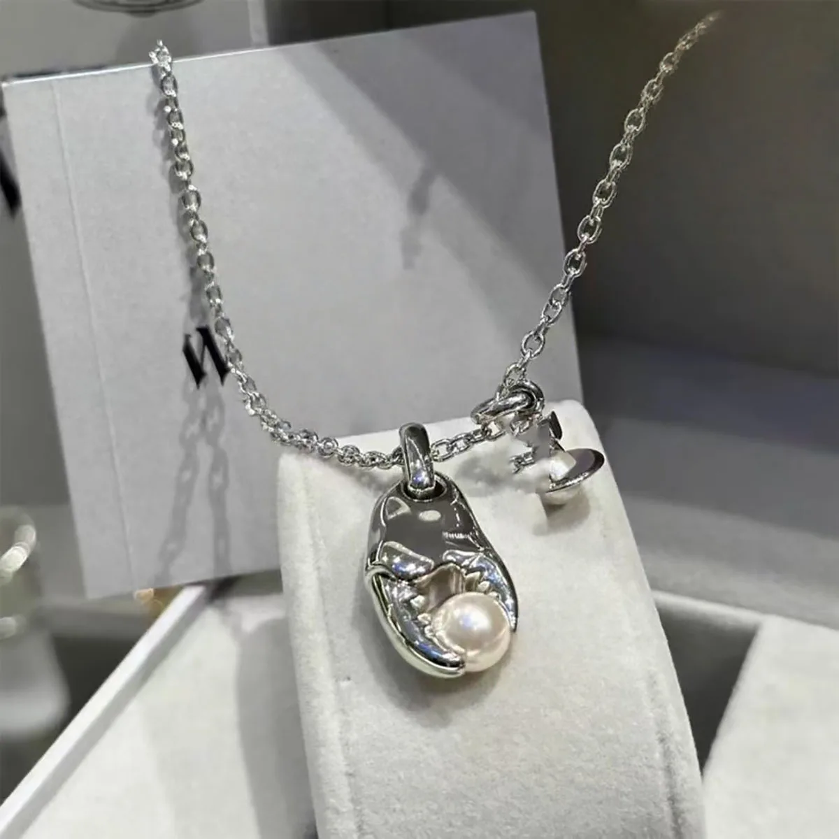 

Planet Series Crab claw Pearl Collarbone Chain Punk Stainless Steel Women's Necklace