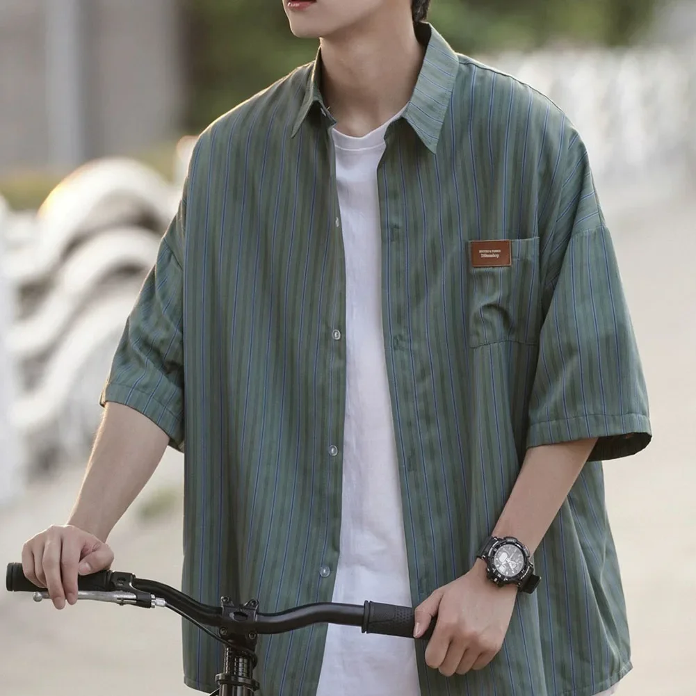 Men Summer Short Sleeve Vertical Stripe Shirt Fashion Retro All-match Streetwear