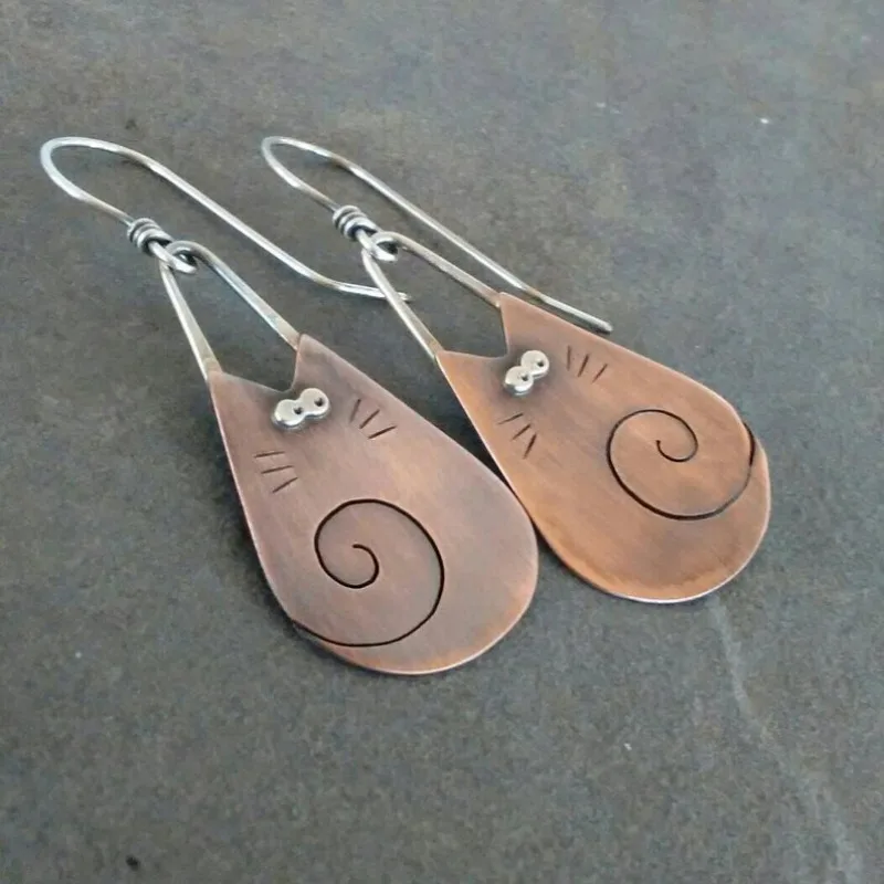 Kreative zweifarbige Retro niedliche Katze Haken Ohrringe, Frauen tägliche Party personal isierte Accessoires, Spaß Schmuck Geschenke