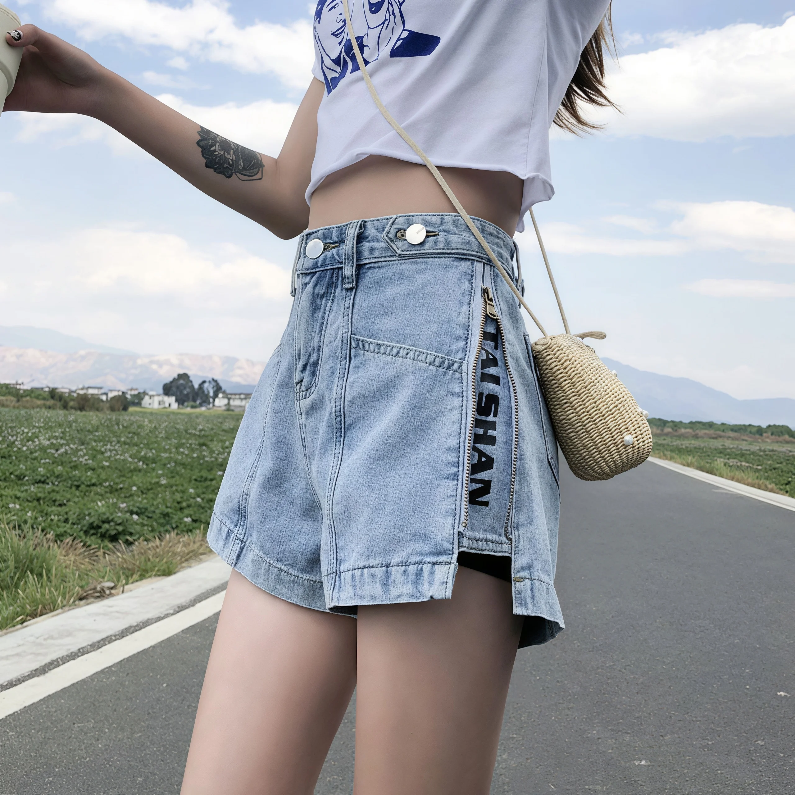 Women High Waist Denim Shorts Summer Side Zipper Split Letter Print A‑Jean Shorts Loose Casual Anti‑Chafing Hot Pants Streetwear