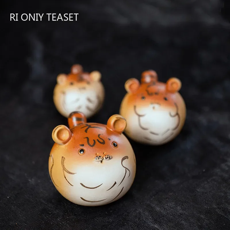 

Cute Chinese Zodiac Tiger Statue Ornaments Yixing Handmade Purple Clay Tea Pet Sculpture Crafts Tea Set Decoration Accessories