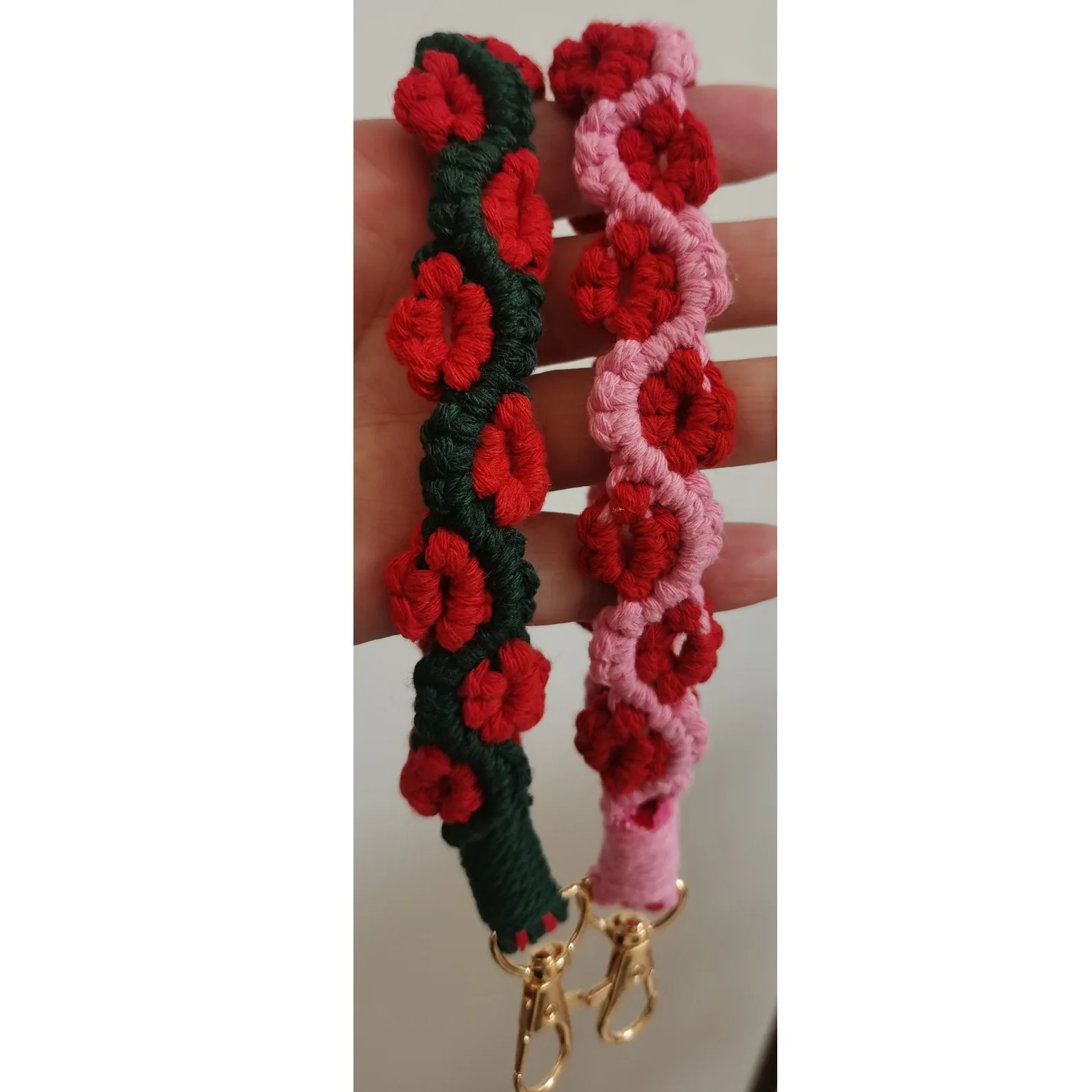 Flower rose pendant keychain worn on the wrist Bohemian hand woven flower keychain bag pendant decoration