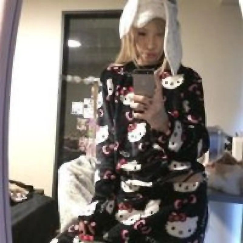 Popular Hello Kitty Autumn Winter Thickened Flannel Long-Sleeved Pajamas Warm Outer Wear Home Clothes for Women Two-Piece Cute