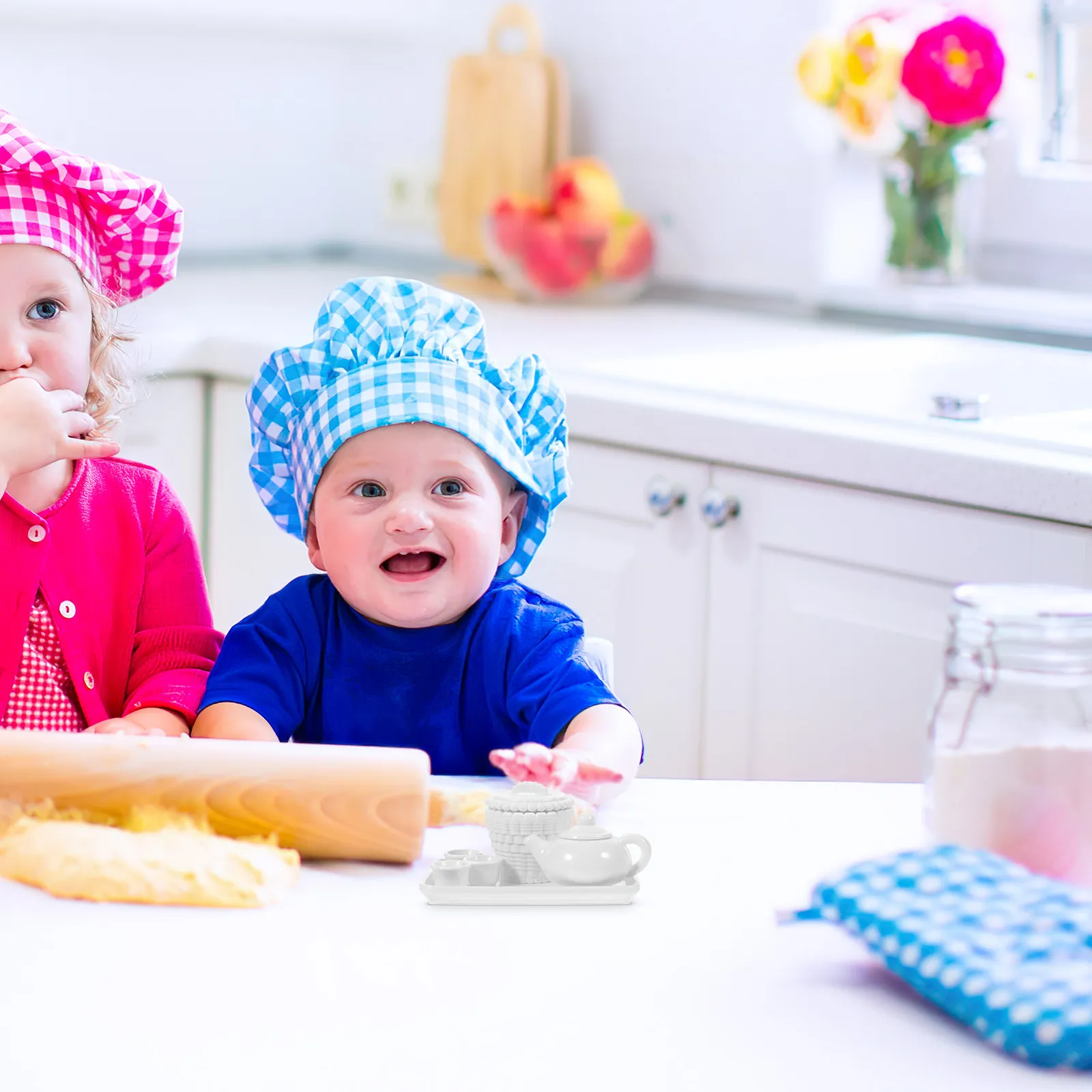 

3 набора миниатюрных пластиковых чайных сервизов: реалистичные мини-чайники, чашки, подносы, аксессуары для кукольного домика, микро-декор, реквизит для фотосъемки