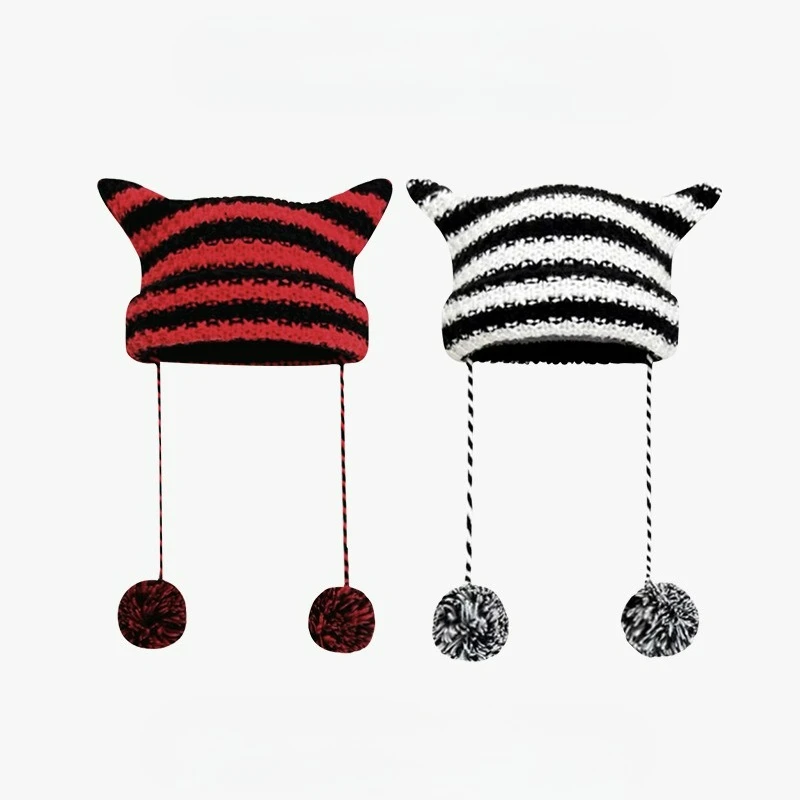 

Вязаная шапка с помпоном «Милый маленький дьявол» в японском стиле, теплая, универсальная, уменьшает лицо, с маленькими полосатыми кошачьими ушками